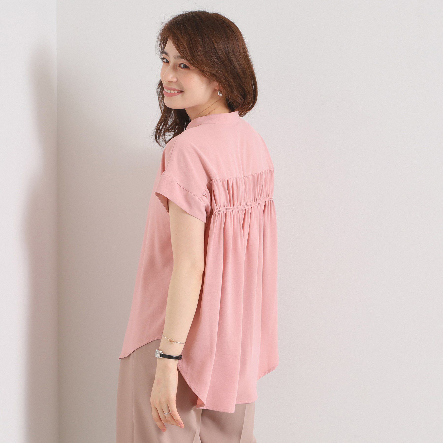 ITS&rsquo;DEMO「【接触冷感／手洗い可】バックギャザーブラウス」|シャツ・ブラウス|