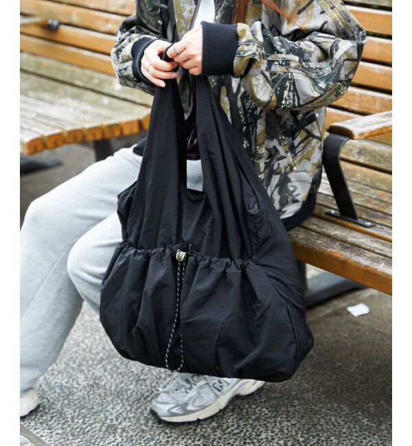 ikka「【雑誌InRed4月号掲載】撥水ドロストポケバルーントート」|トートバッグ|