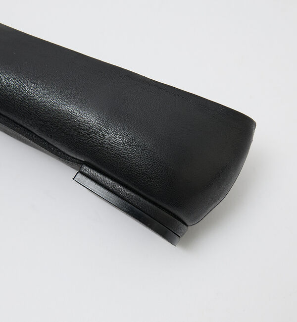 AU BANNISTER「メタルモチーフ フラットパンプス」|パンプス|