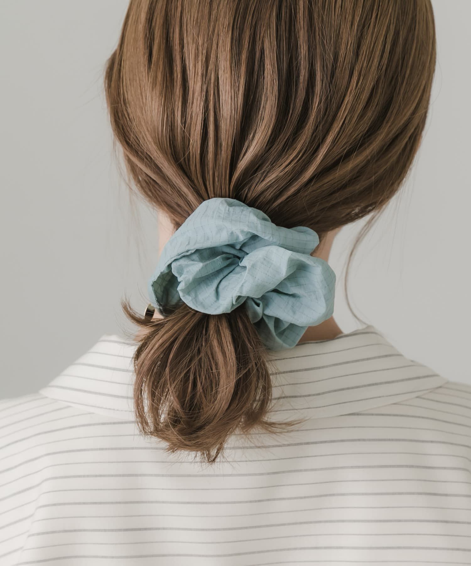 SMELLY「シャカシャカカラーシュシュ」|ヘアゴム・シュシュ|ライトブルー