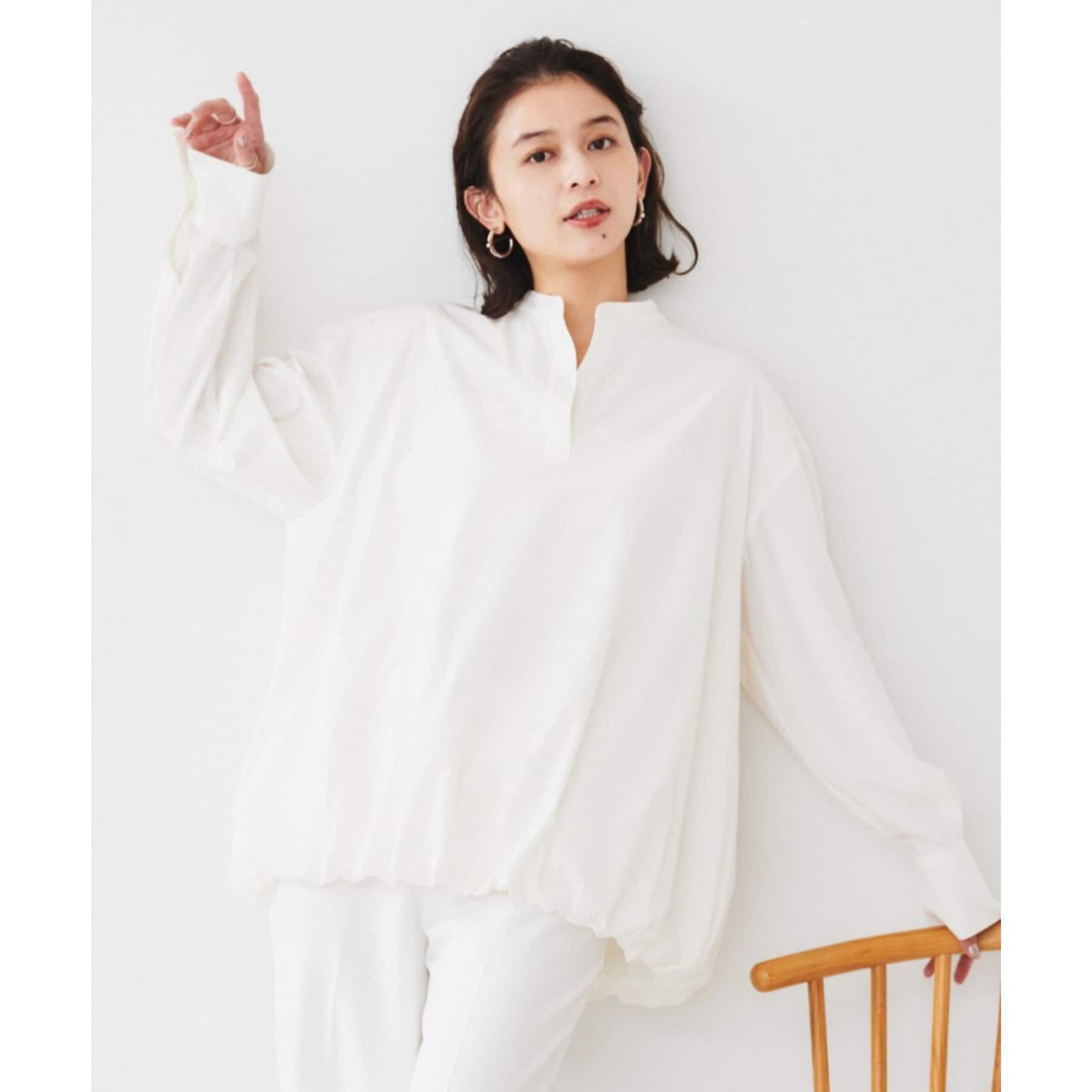 UNTITLED「【朝比奈 彩&times;Oggi&times;UNTITLED スペシャルコラボ】バルーンヘムブラウス」|シャツ・ブラウス|オフホワイト(003