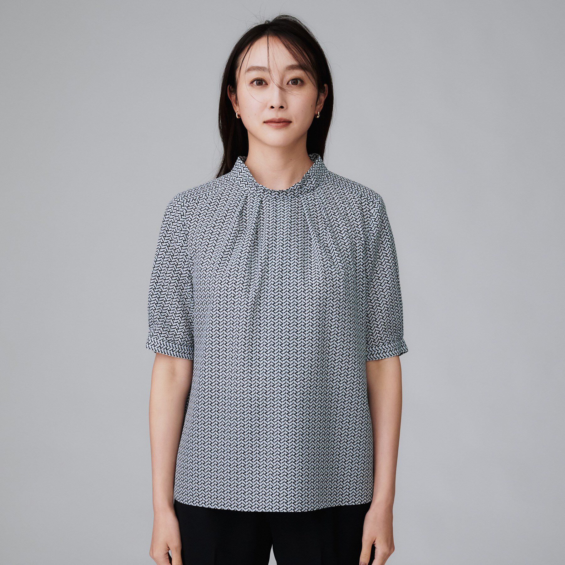 UNTITLED「【通勤/オフィス】ジオメ柄ボウタイブラウス」|シャツ・ブラウス|