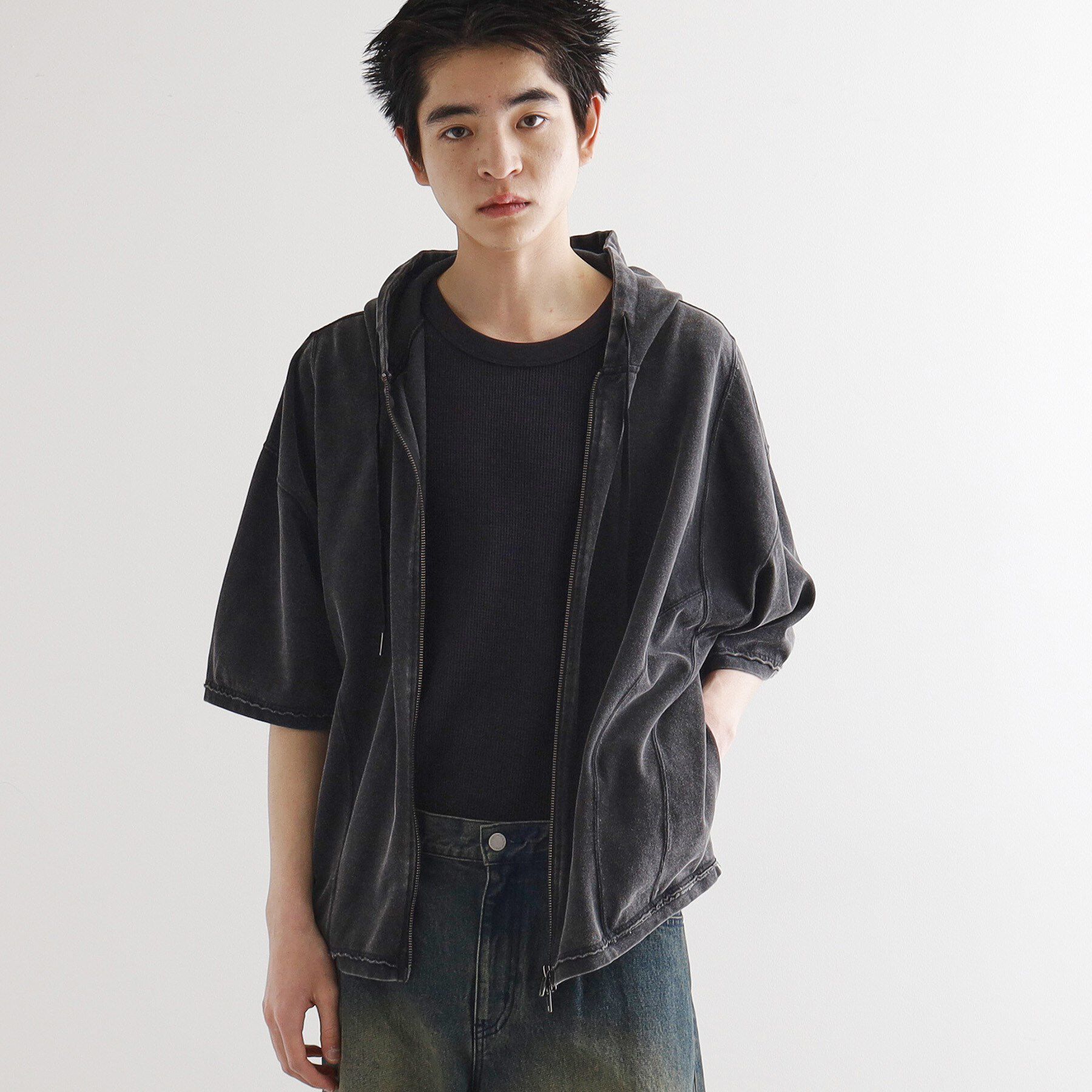 tk.TAKEO KIKUCHI「ヴィンテージライククロップドパーカ」|パーカー|ブラック(019)