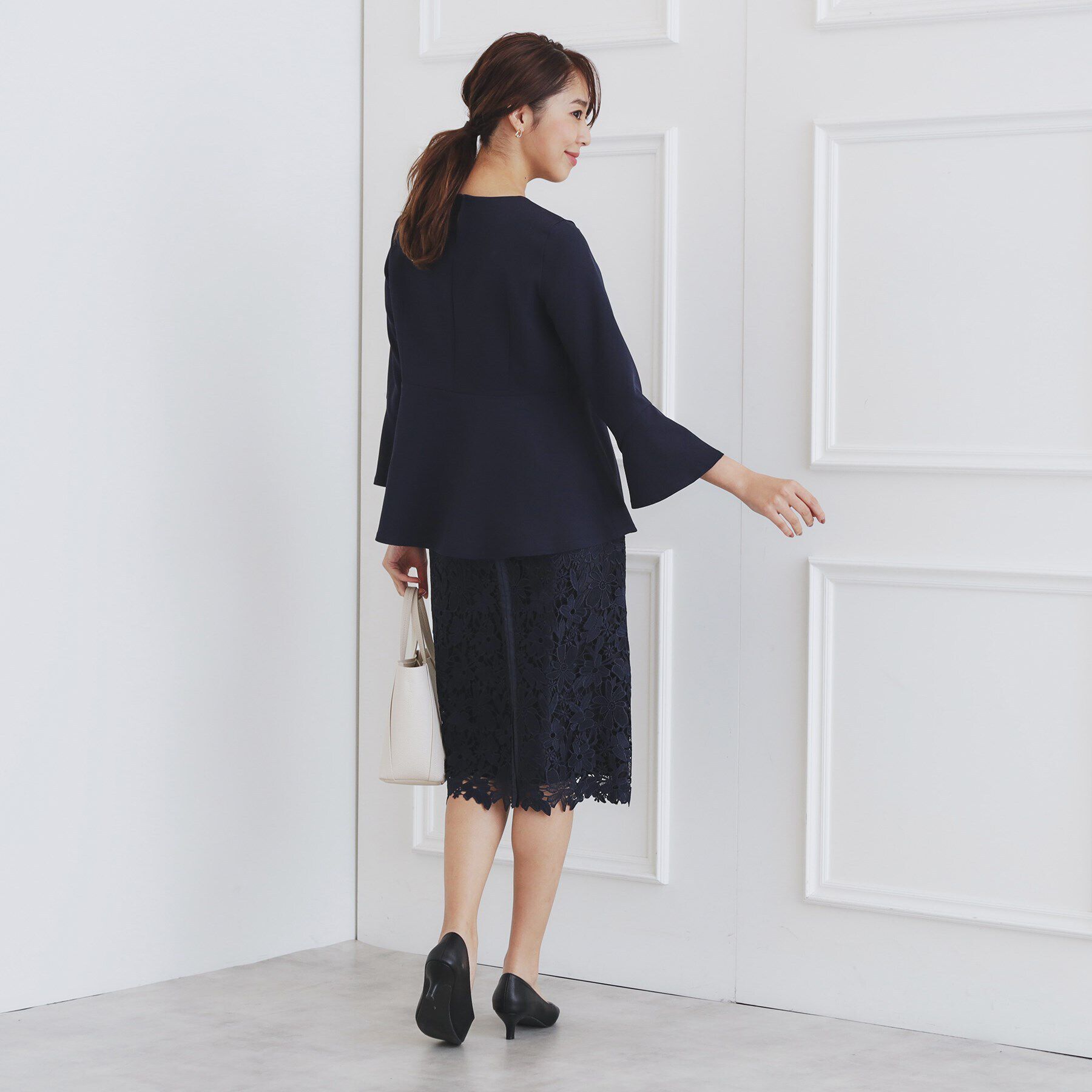 index「《通勤/セットアップ対応》フレアスリーブブラウス【洗濯機洗い可/ストレッチ/イージーアイロン】」|シャツ・ブラウス|