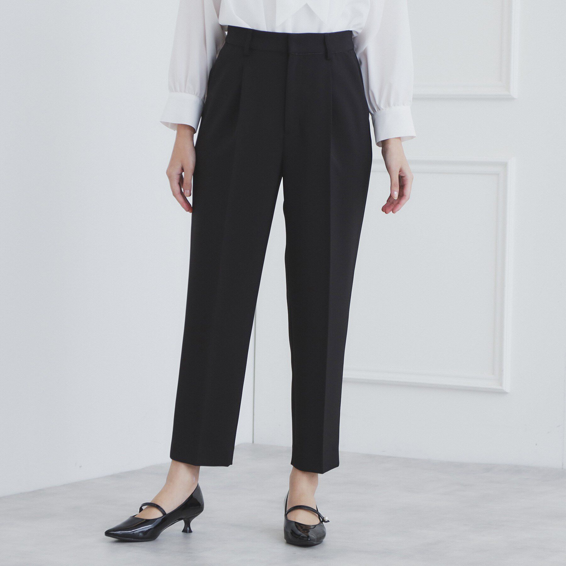 index「《通勤/セットアップ対応》多機能ストレッチテーパードパンツ【洗濯機洗い可/防シワ/抗ピル】」|その他|ブラック(819)