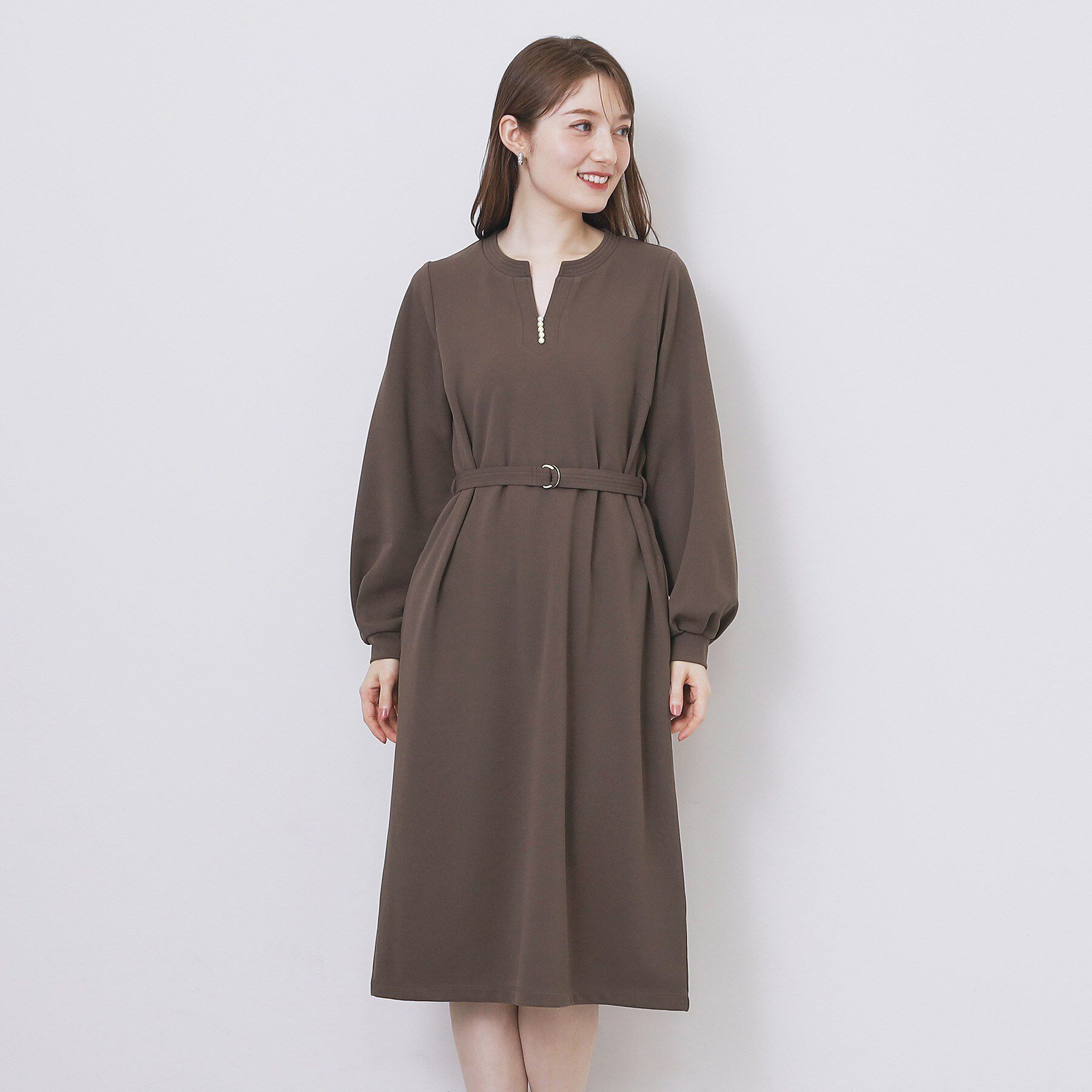 index「パール調ボタン付きキーネックワンピース【洗濯機OK】《S～3L》」|ワンピース|