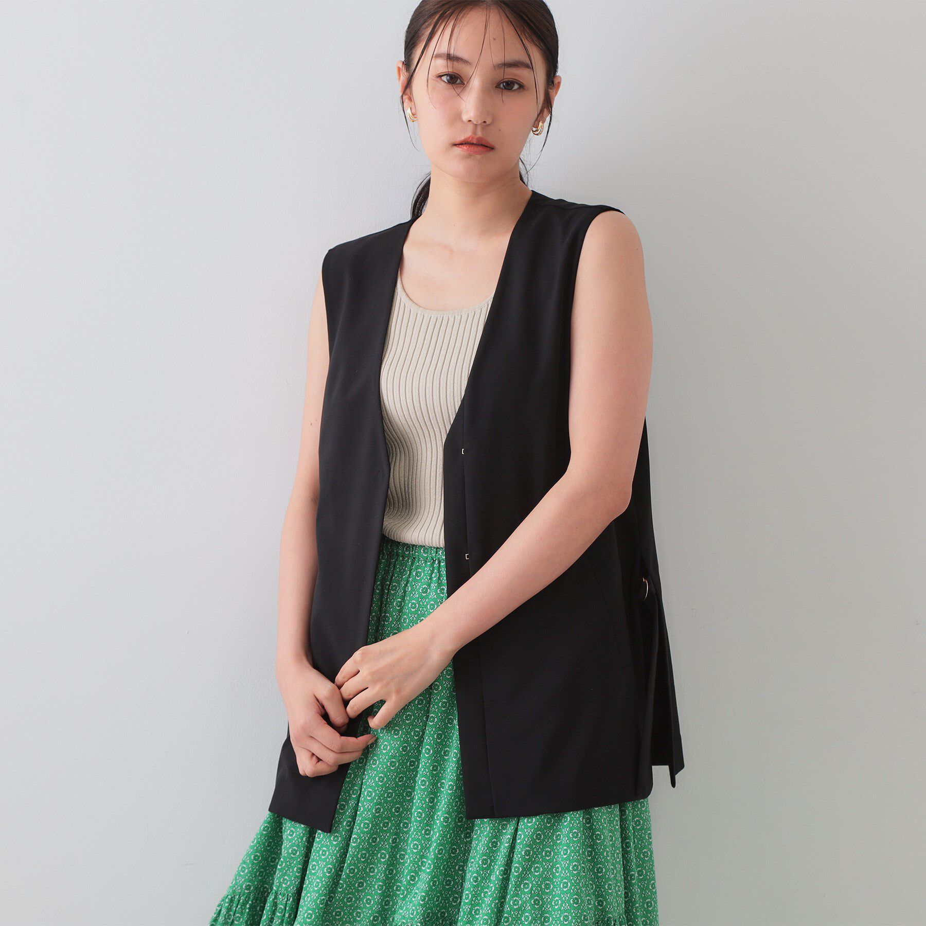 OPAQUE.CLIP「ストレッチVネックジレ/セットアップ対応【UV/接触冷感/洗濯機洗い可/抗ピル】」|ベスト・ジレ|ブラック(019)