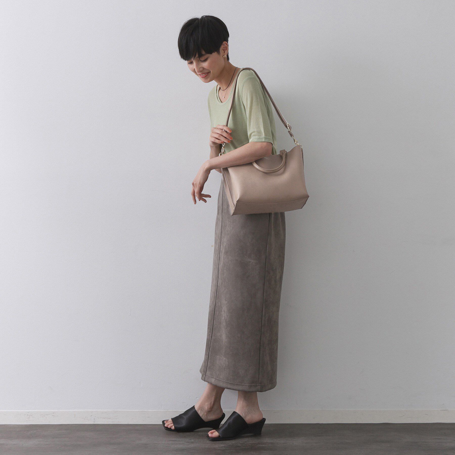 OPAQUE.CLIP「【2WAY/人間工学】ソフトシュリンク合皮ミドルサイズトートバッグ」|トートバッグ|