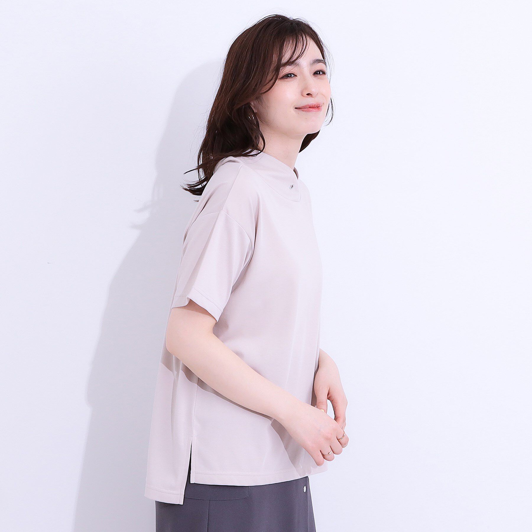 SHOO･LA･RUE「【高レビュー/ひんやり/UV】アウトスタイルもサマになる さらさら抜け襟Tシャツ」|Tシャツ・カットソー|