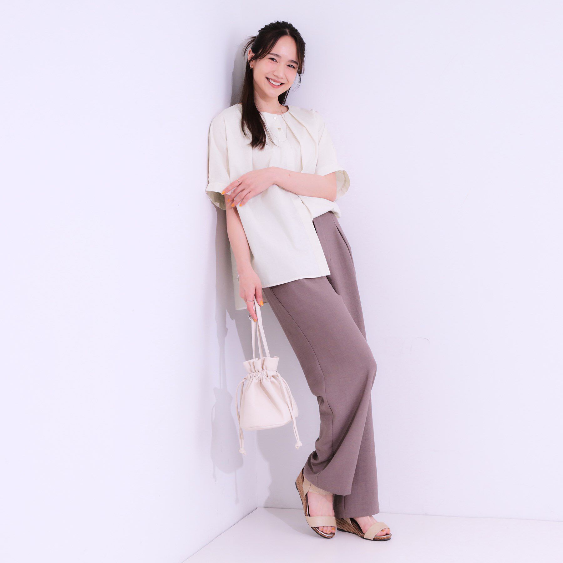 SHOO･LA･RUE「【洗える/S-LL】大人の上品シルエット タックデザイン 5分袖ブラウス」|シャツ・ブラウス|