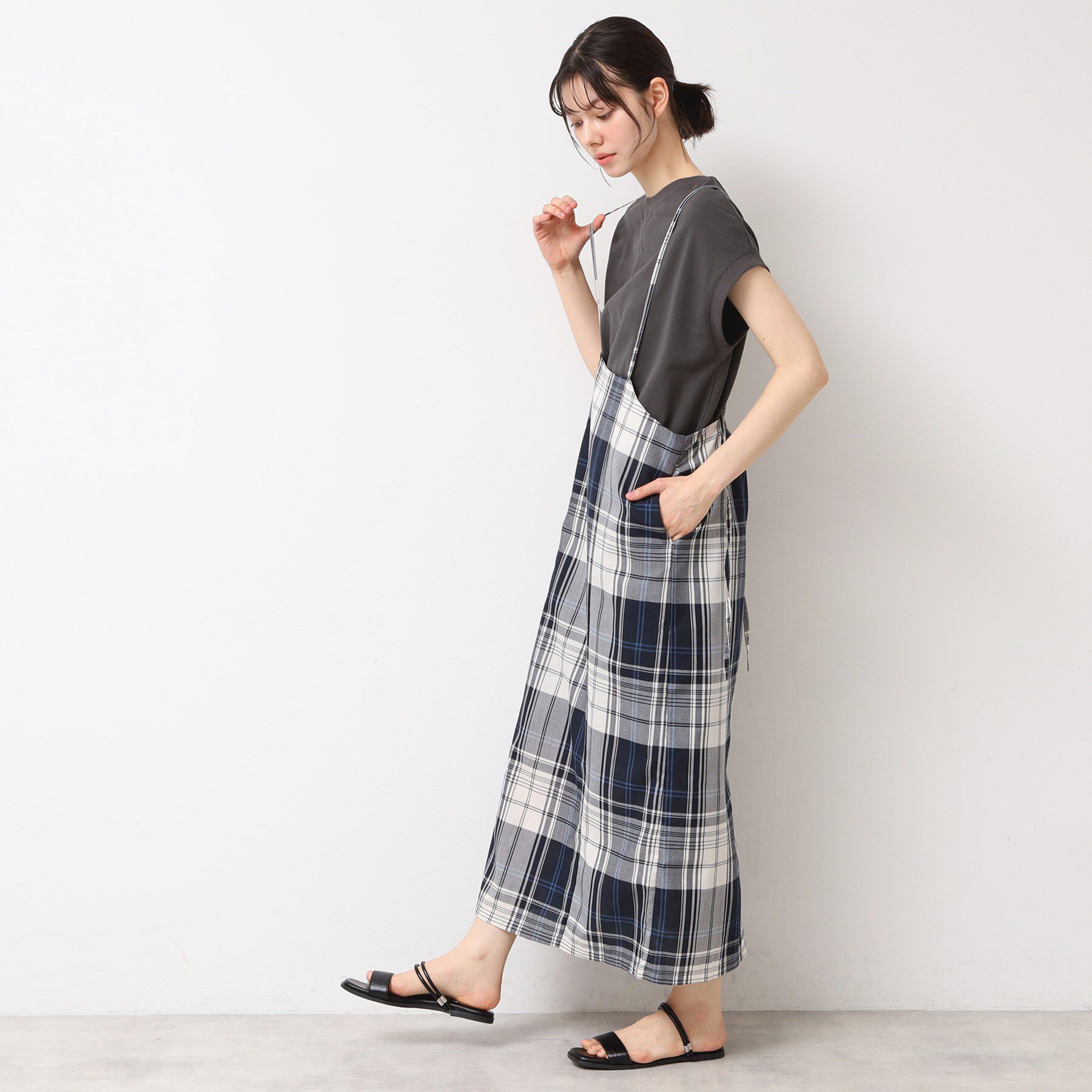 Dessin「【洗える】肩紐付きチェックスカート」|スカート|ネイビー(294)