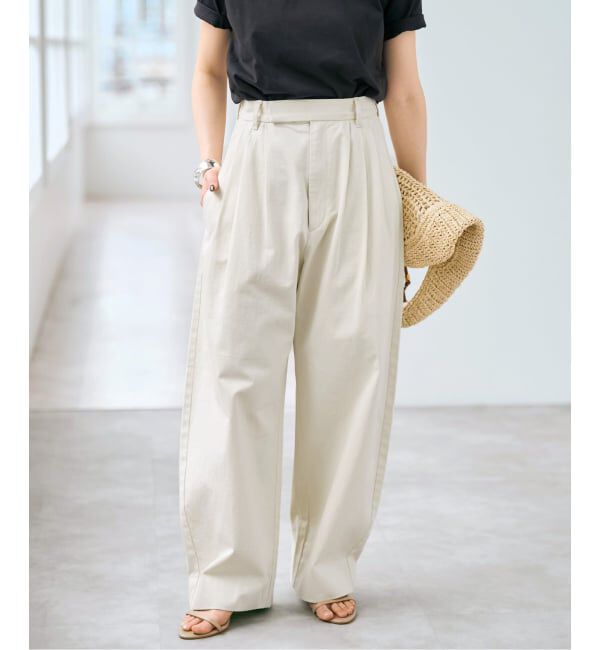 Spick and Span「コットンサテンタックカーブパンツ」|スラックス|ナチュラル