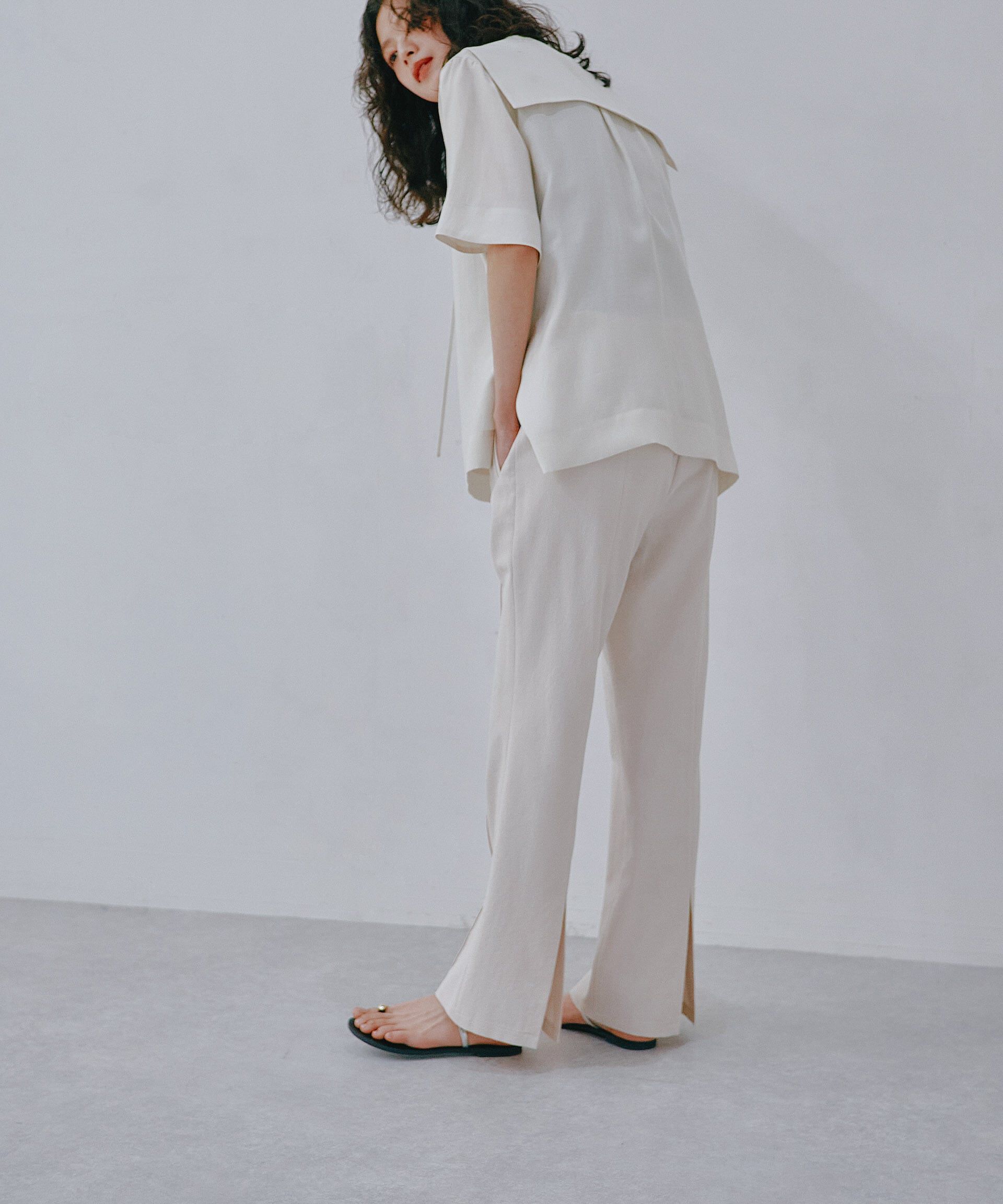 nano･universe「バックスリットトラックパンツ」|チノ|