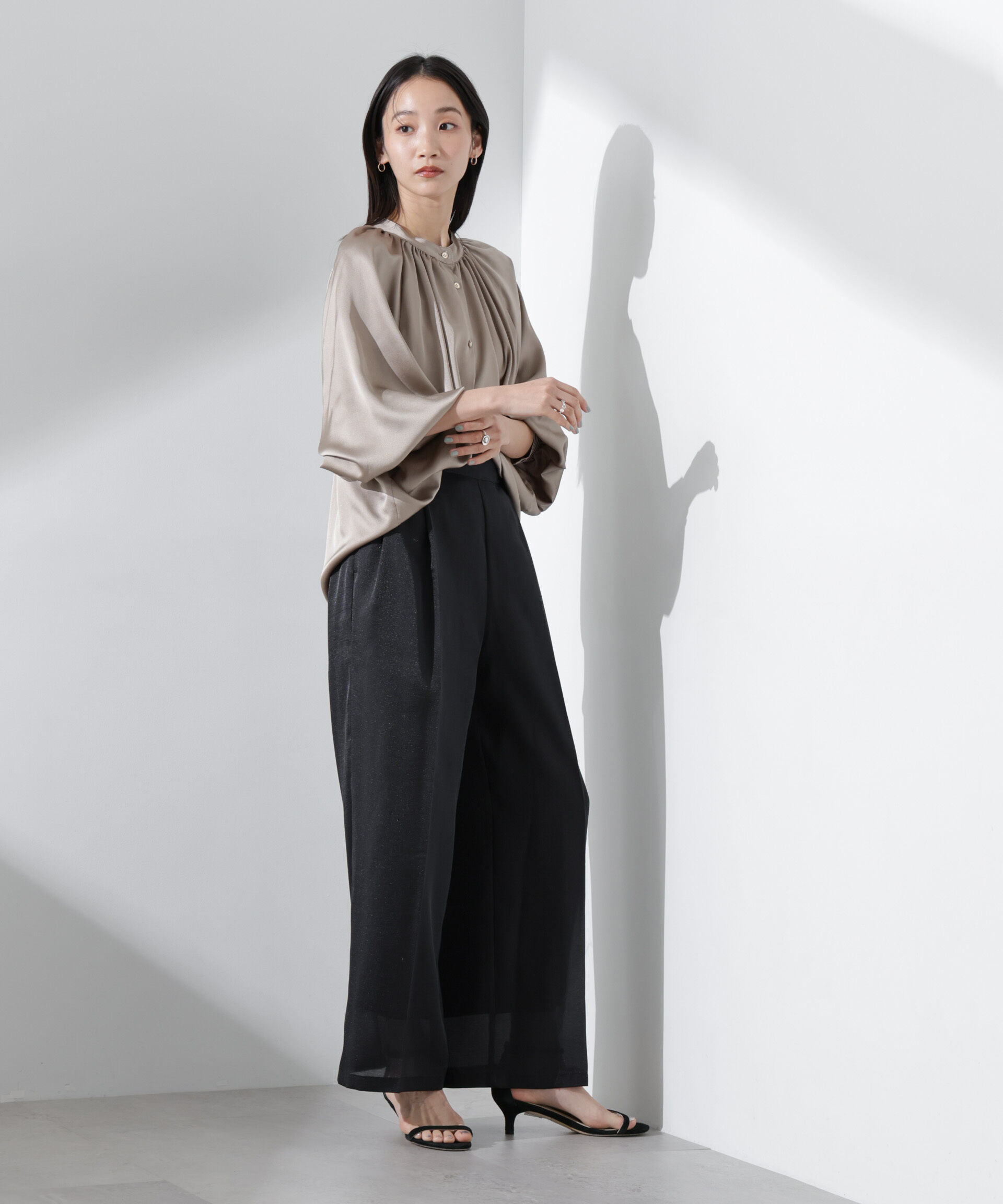 nano･universe「シアーヘムタックワイドパンツ」|チノ|