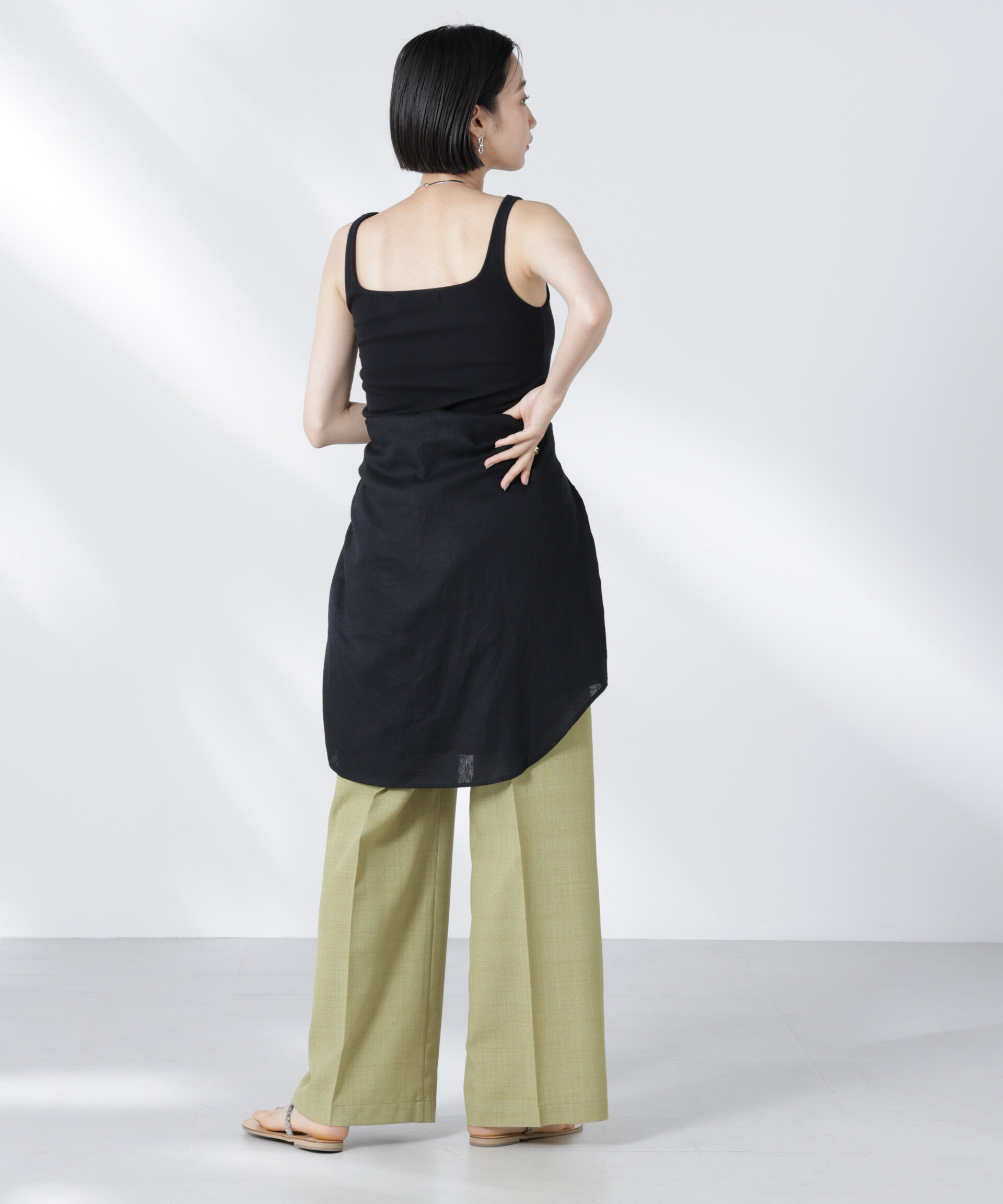 nano･universe「タックイージーセンタープレスストレートパンツ」|チノ|