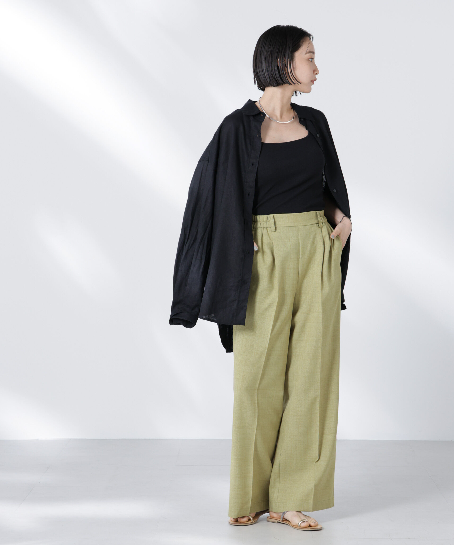 nano･universe「タックイージーセンタープレスストレートパンツ」|チノ|