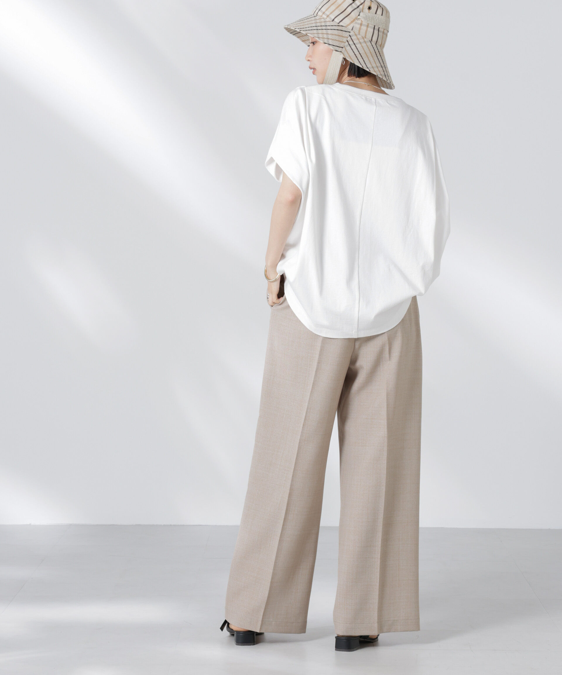 nano･universe「タックイージーセンタープレスストレートパンツ」|チノ|