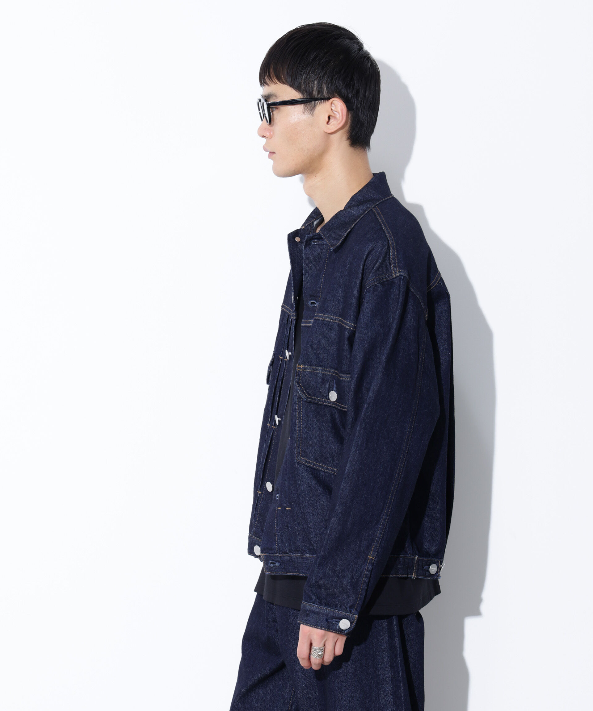 nano･universe「AUTHENコラボ SILKNIZED DENIM トラッカージャケット(セットアップ可)」|ブルゾン・スタジャン|