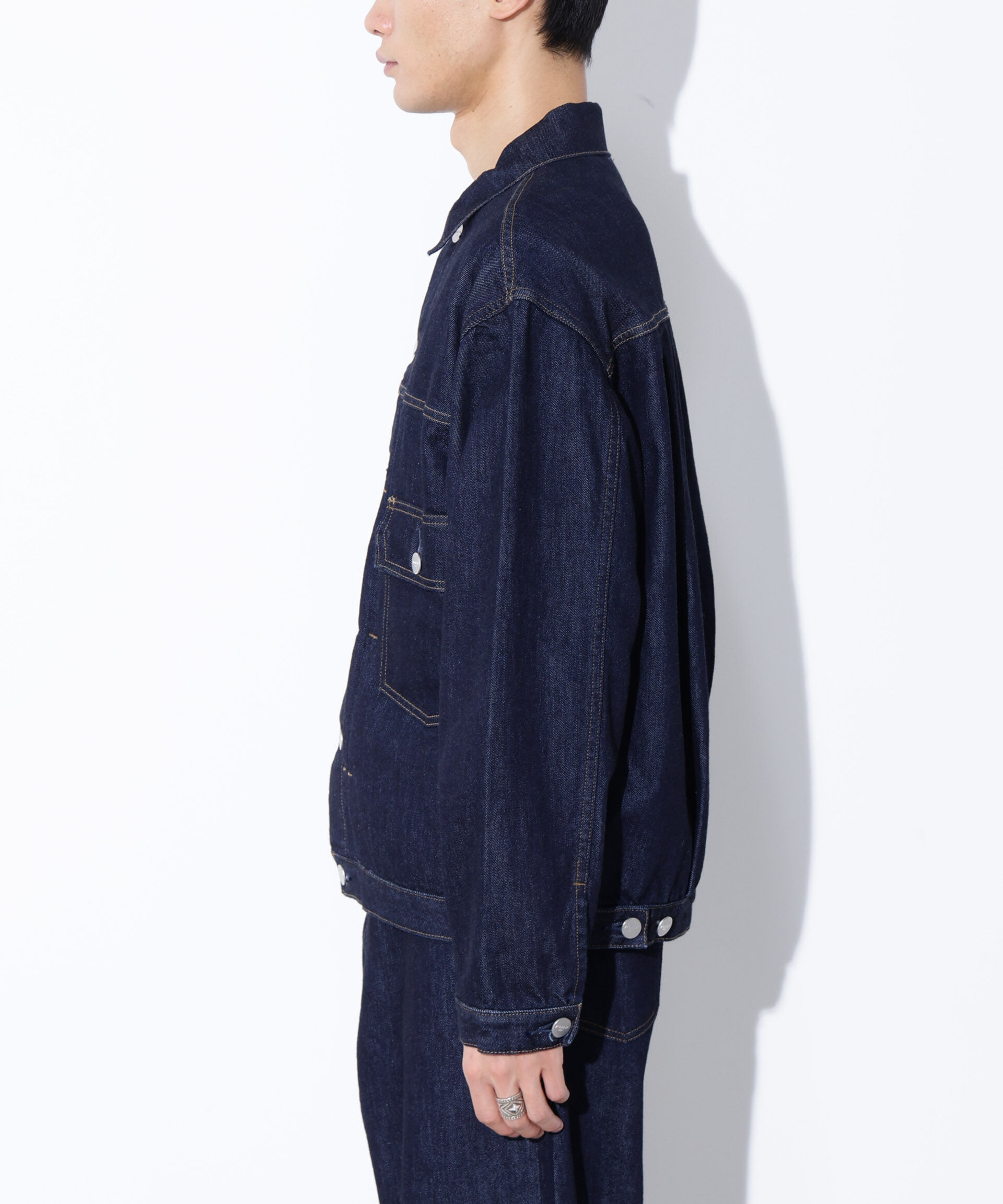 nano･universe「AUTHENコラボ SILKNIZED DENIM トラッカージャケット(セットアップ可)」|ブルゾン・スタジャン|