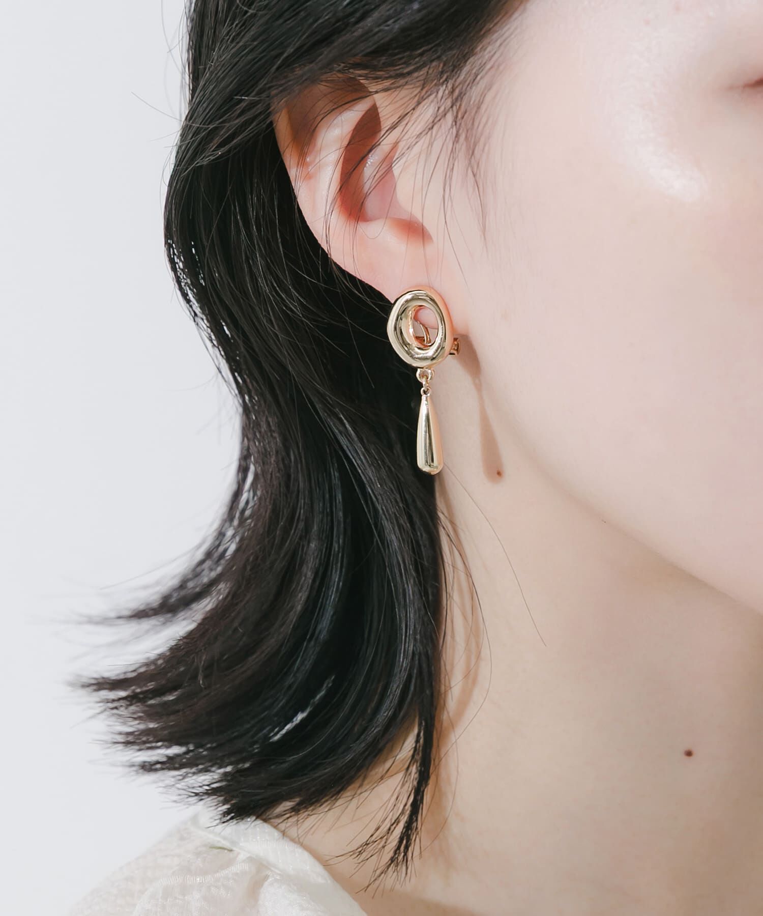 SMELLY「ニュアンスラウンドドロップイヤリング」|イヤリング|ゴールド