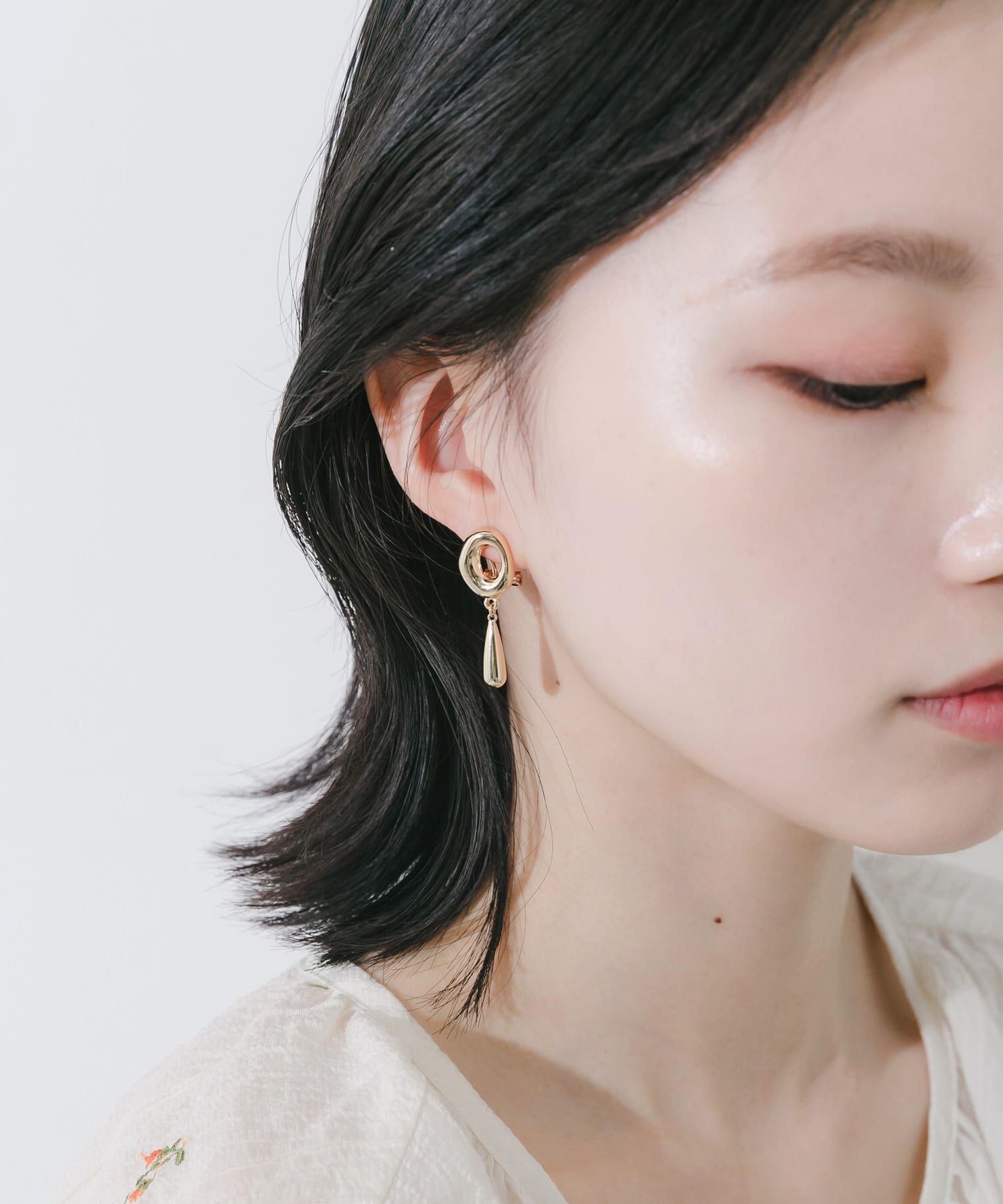 SMELLY「ニュアンスラウンドドロップイヤリング」|イヤリング|