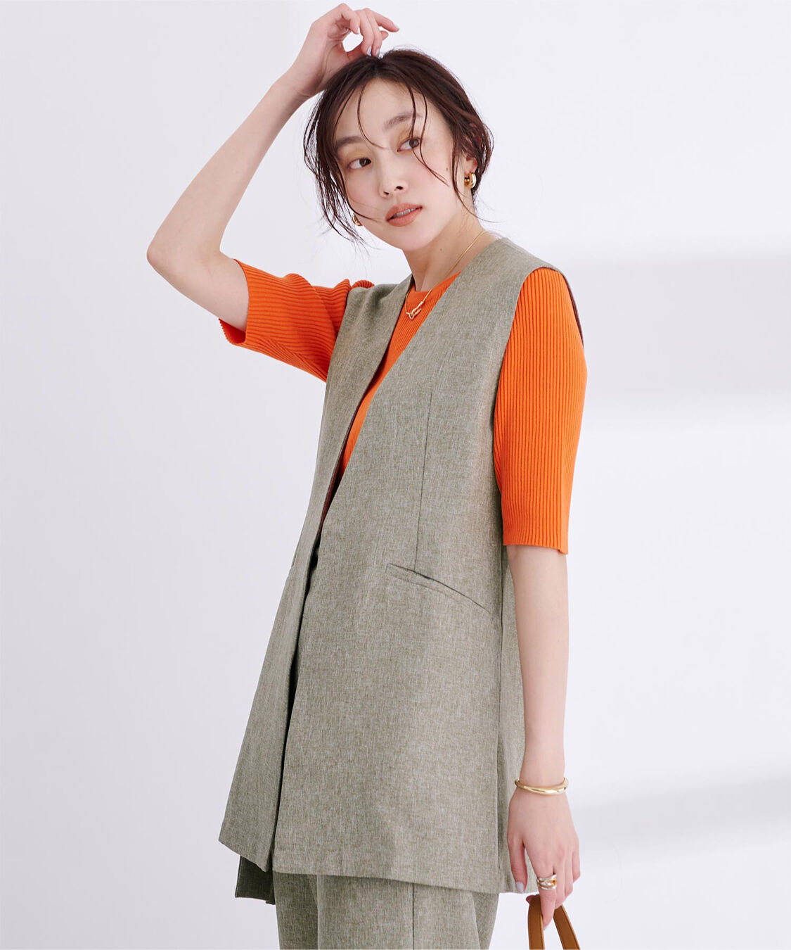 ur's「リネンライクVネックノーカラージレ」|ベスト・ジレ|サンドベージュ