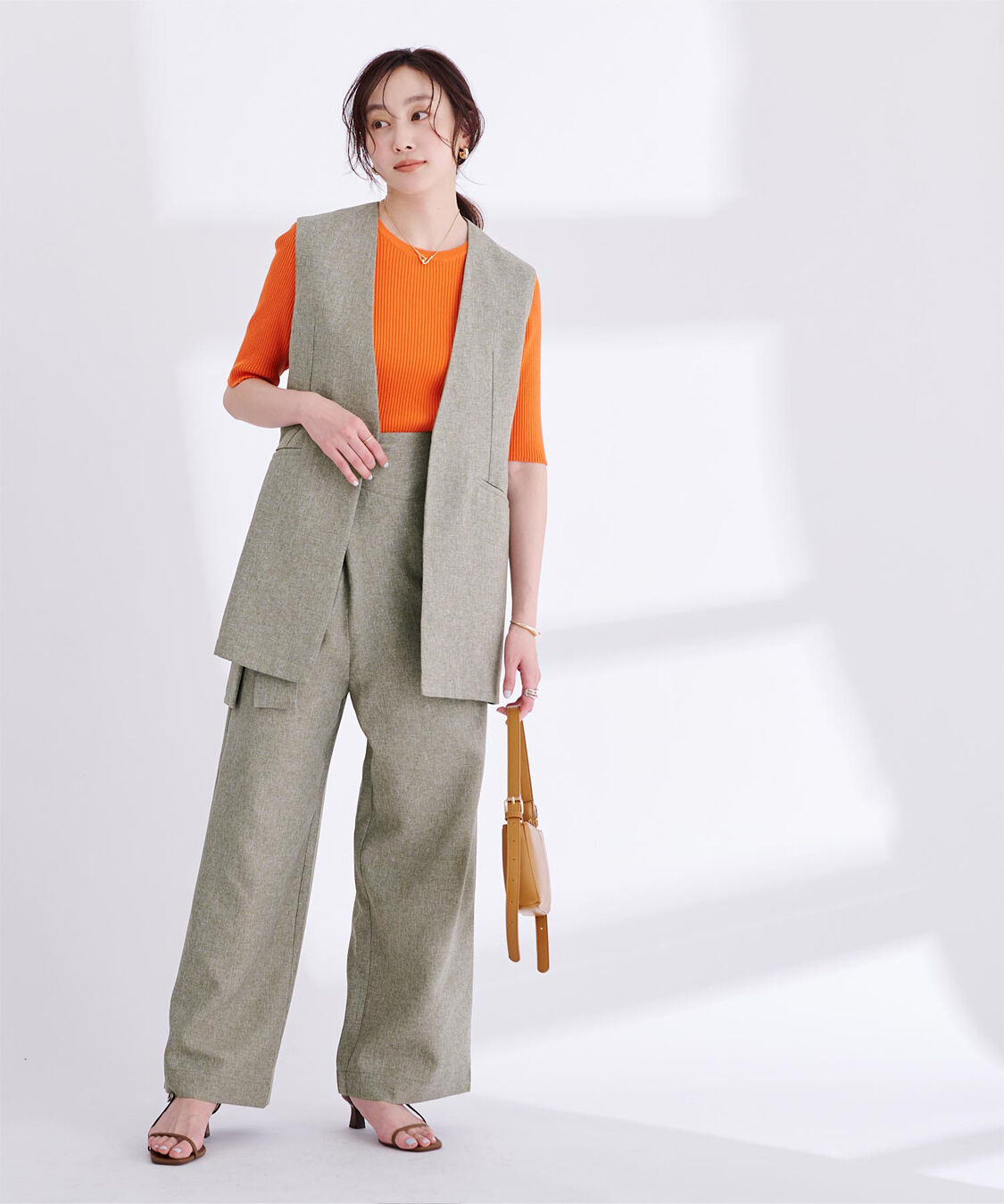 ur's「リネンライクVネックノーカラージレ」|ベスト・ジレ|