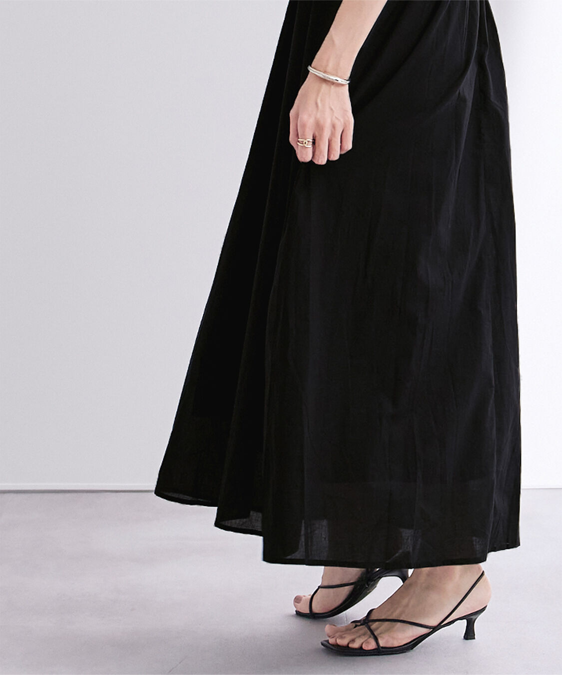 ur's「コットンVネックフレンチスリーブワンピース」|ワンピース|