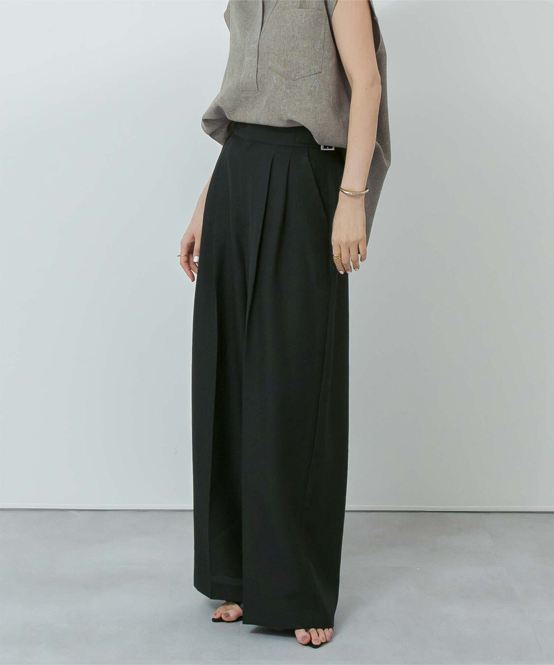 ur's「リネンライクサイドベルトデザインタックワイドパンツ」|スラックス|