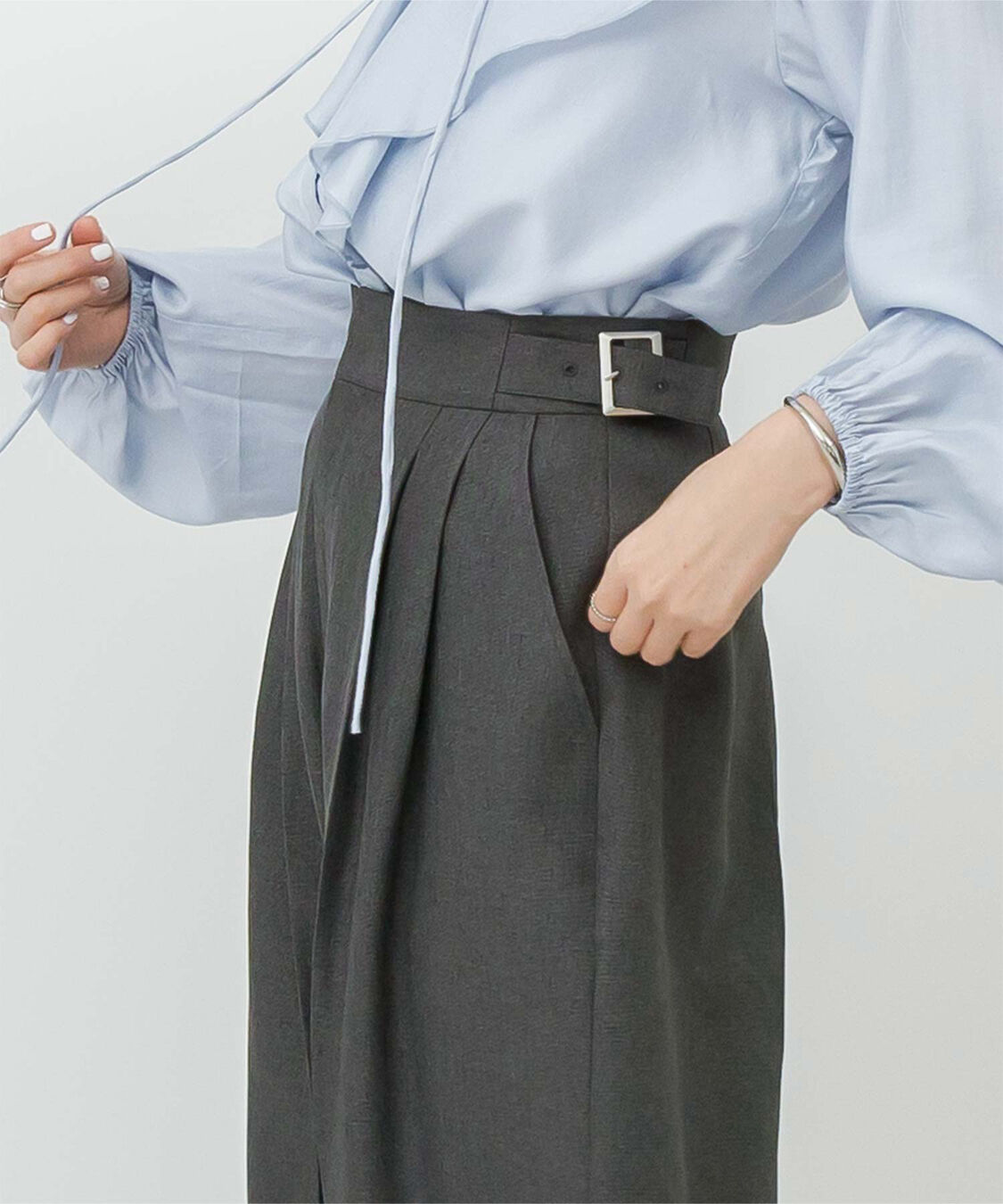 ur's「リネンライクサイドベルトデザインタックワイドパンツ」|スラックス|