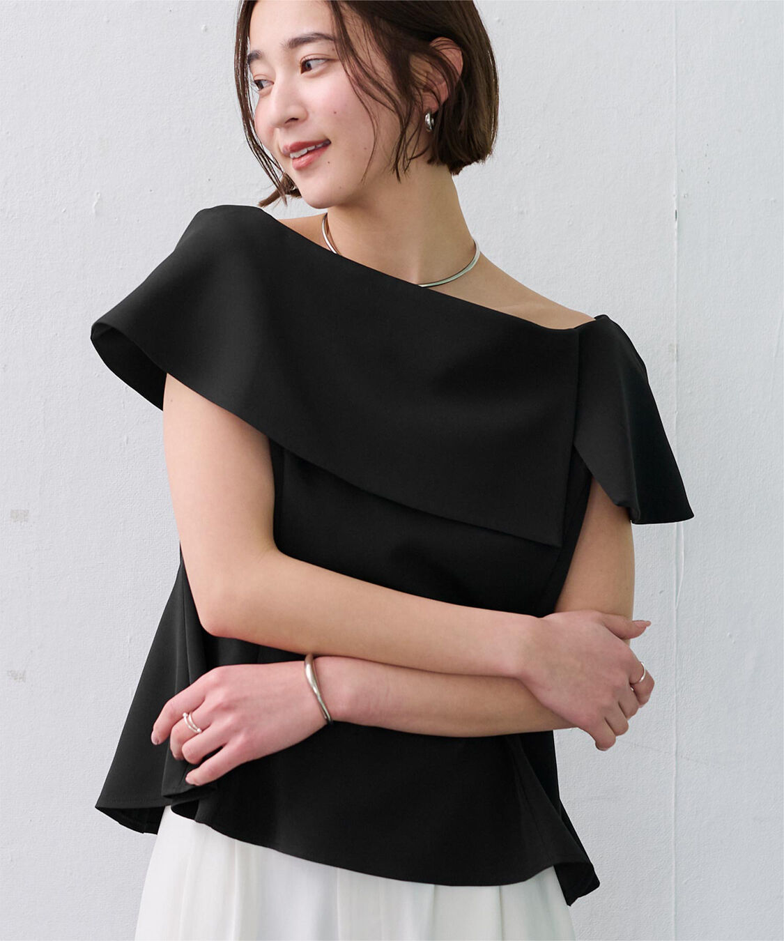ur's「ケープデザインペプラムトップス」|シャツ・ブラウス|ブラック