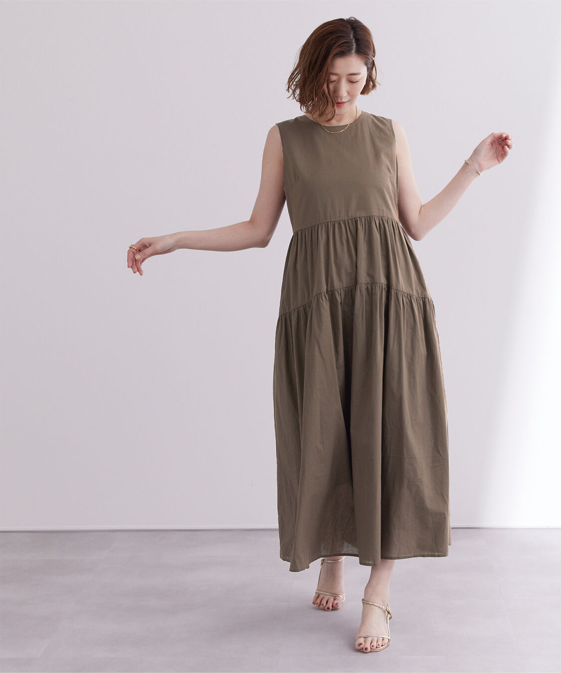 ur's「コットンクルーネックティアードワンピース」|ワンピース|