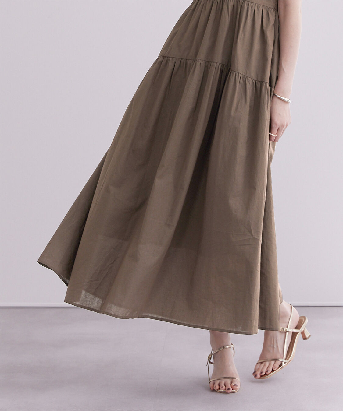 ur's「コットンクルーネックティアードワンピース」|ワンピース|