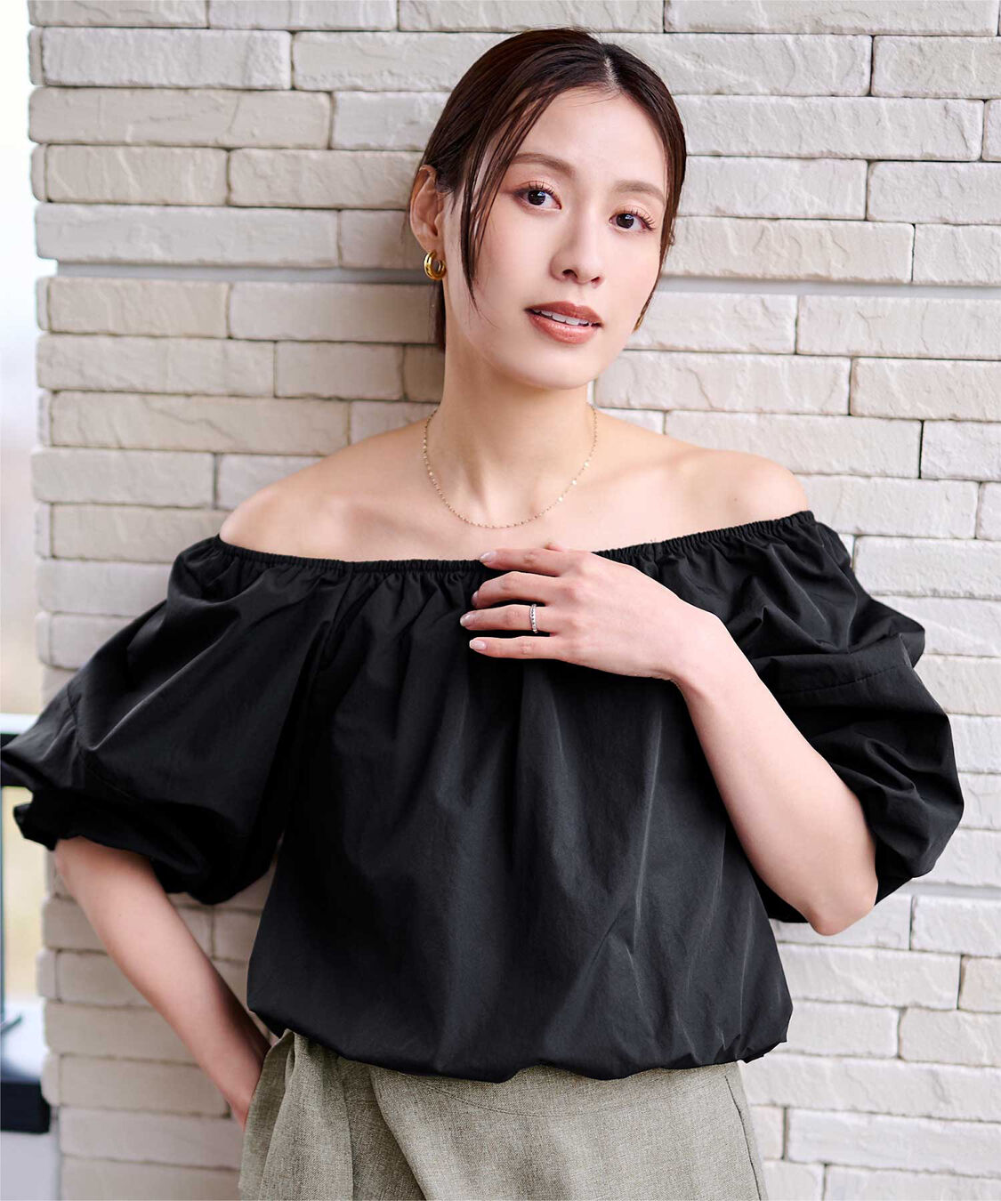 ur's「【黒川翼さんコラボアイテム】撥水オフショルプルオーバー」|シャツ・ブラウス|ブラック