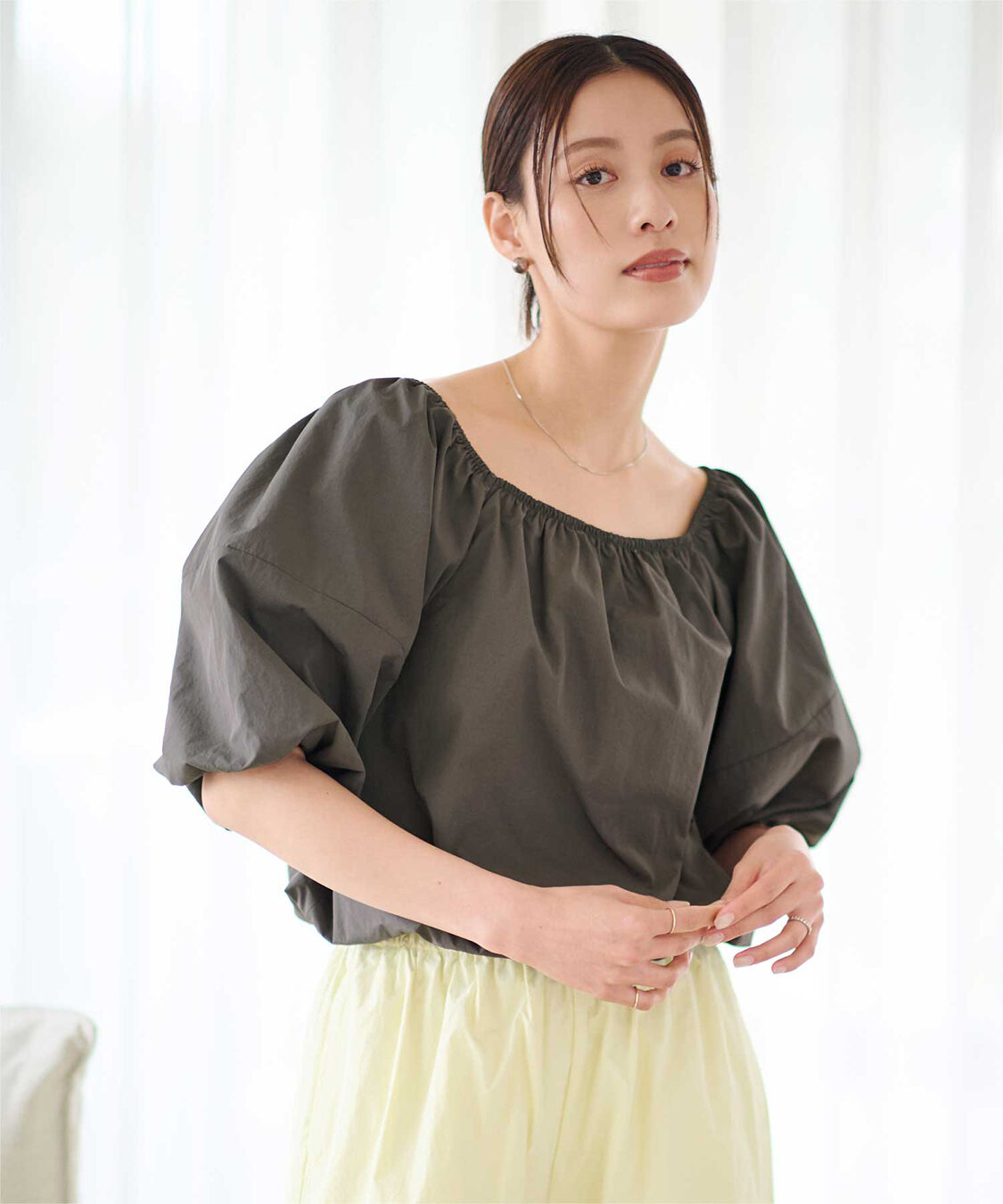 ur's「【黒川翼さんコラボアイテム】撥水オフショルプルオーバー」|シャツ・ブラウス|チャコール