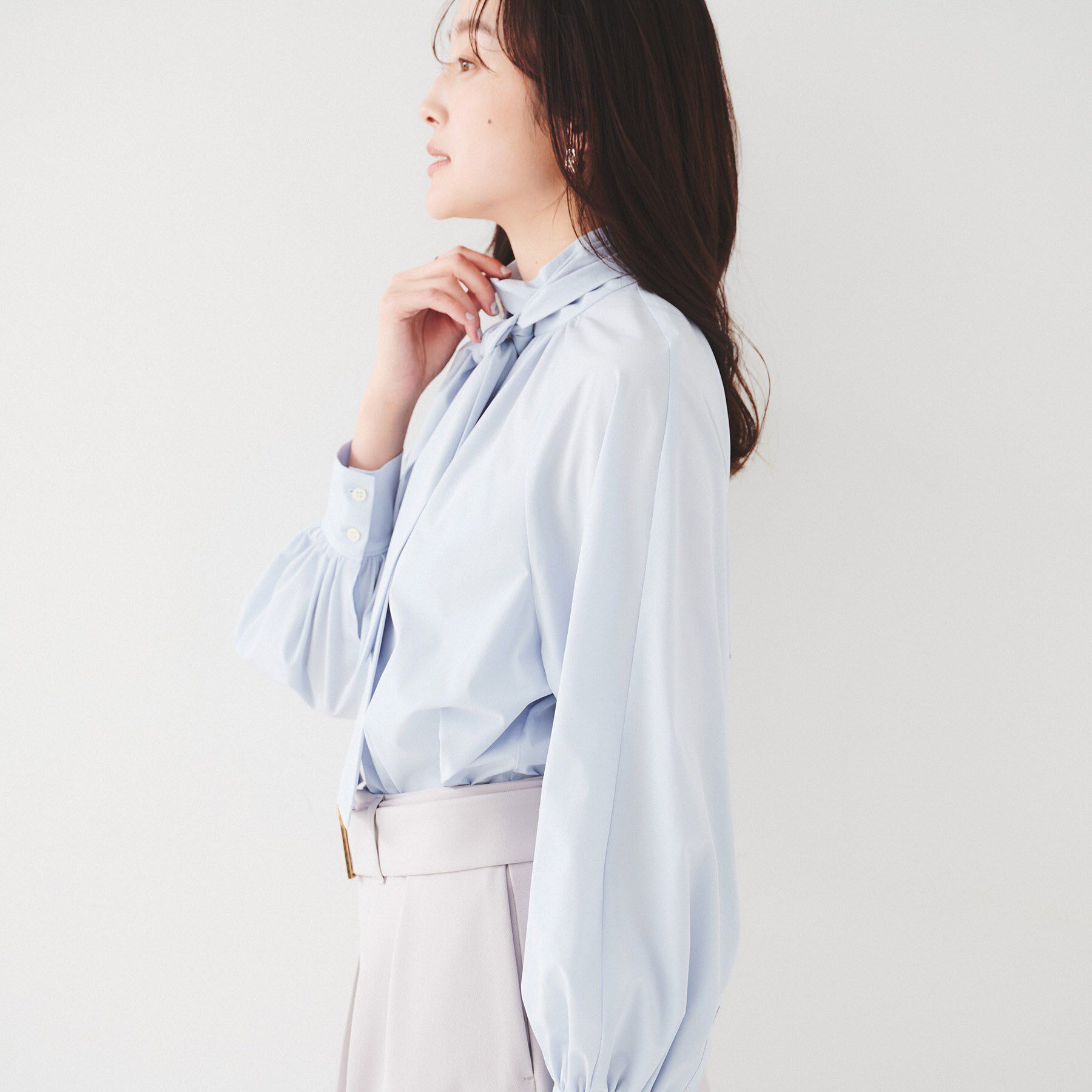 UNTITLED「【通勤】ボウタイ付スタンドネック ボリュームブラウス」|シャツ・ブラウス|