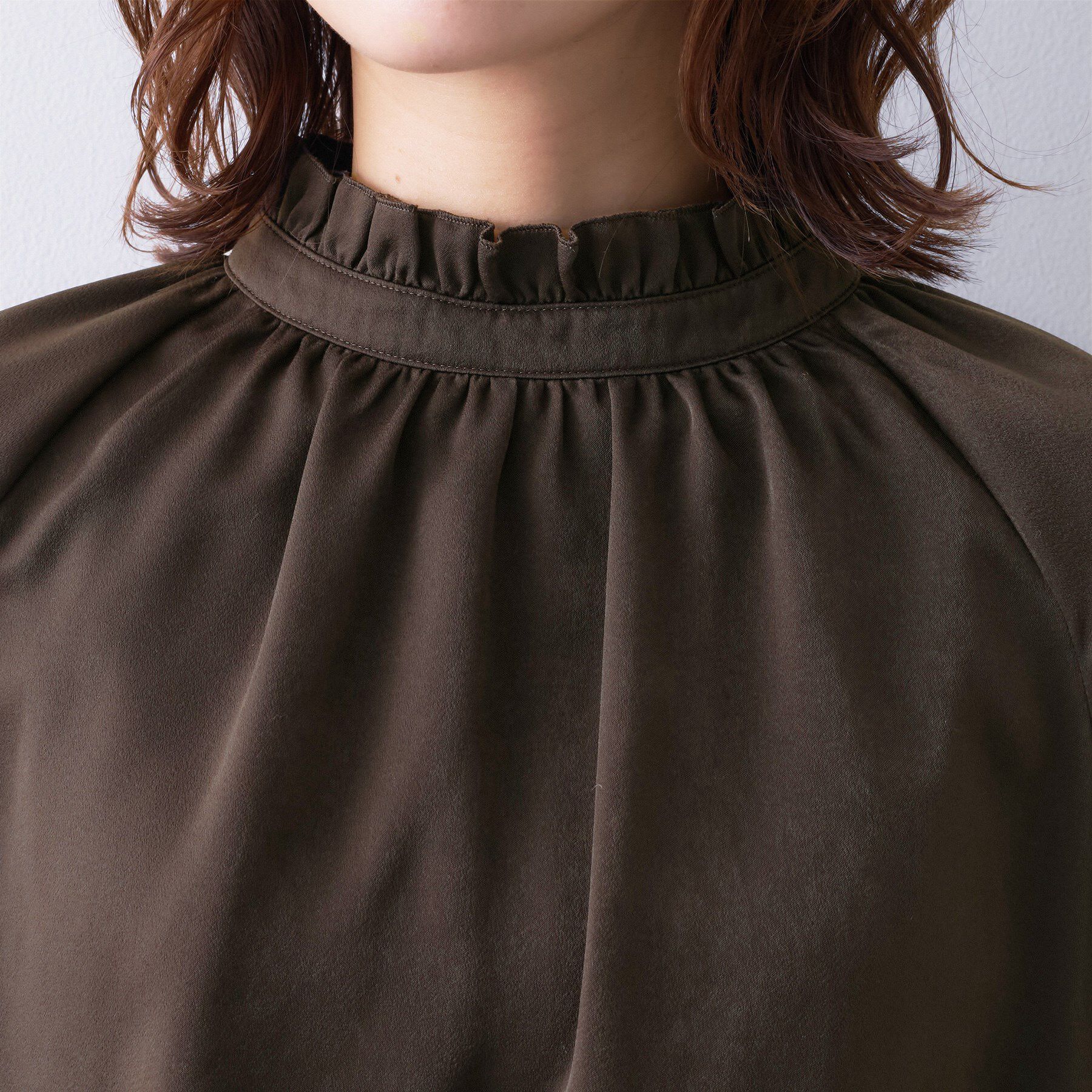 UNTITLED「【エレガント/お仕事着にも】スタンドフリルネック ブラウス」|シャツ・ブラウス|