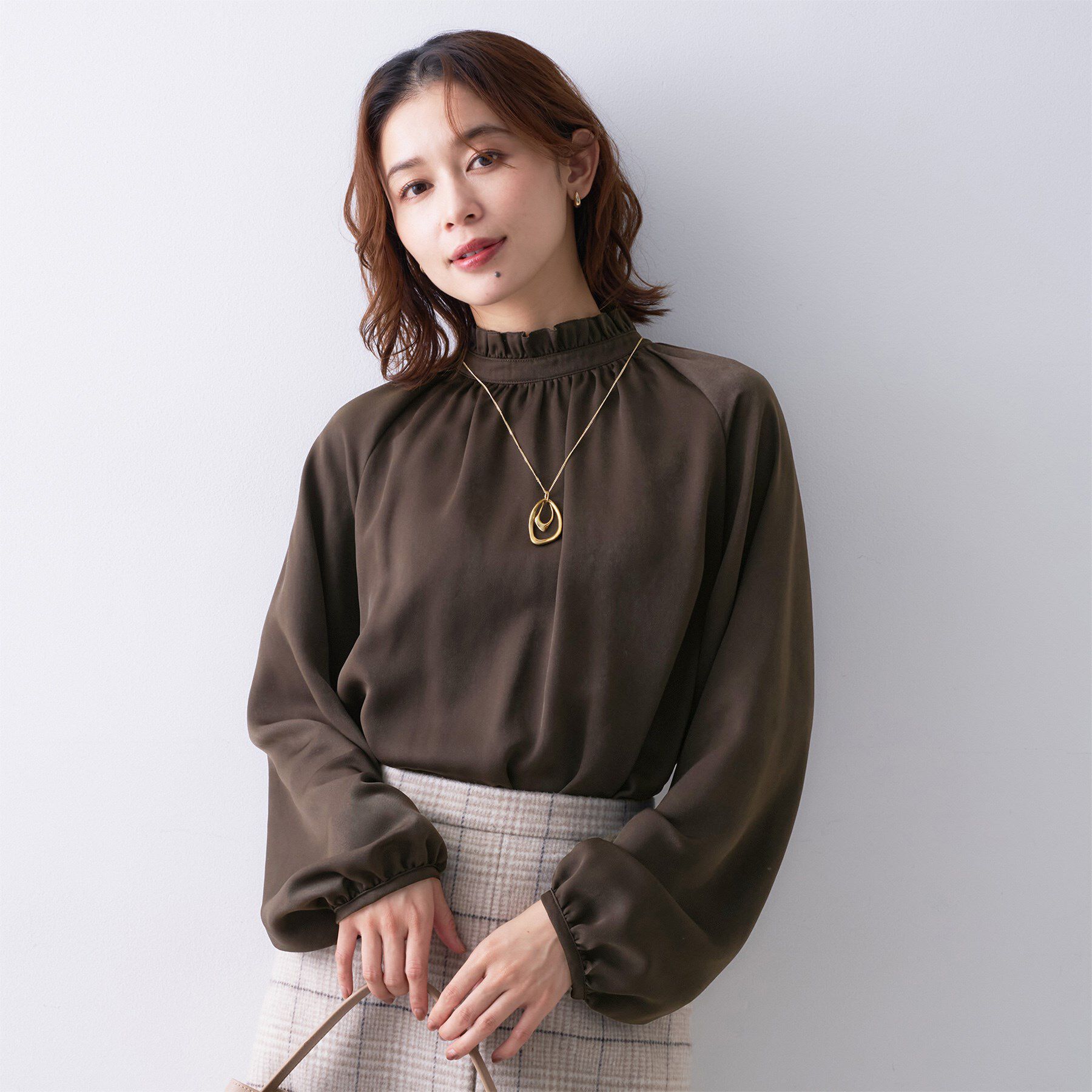 UNTITLED「【エレガント/お仕事着にも】スタンドフリルネック ブラウス」|シャツ・ブラウス|