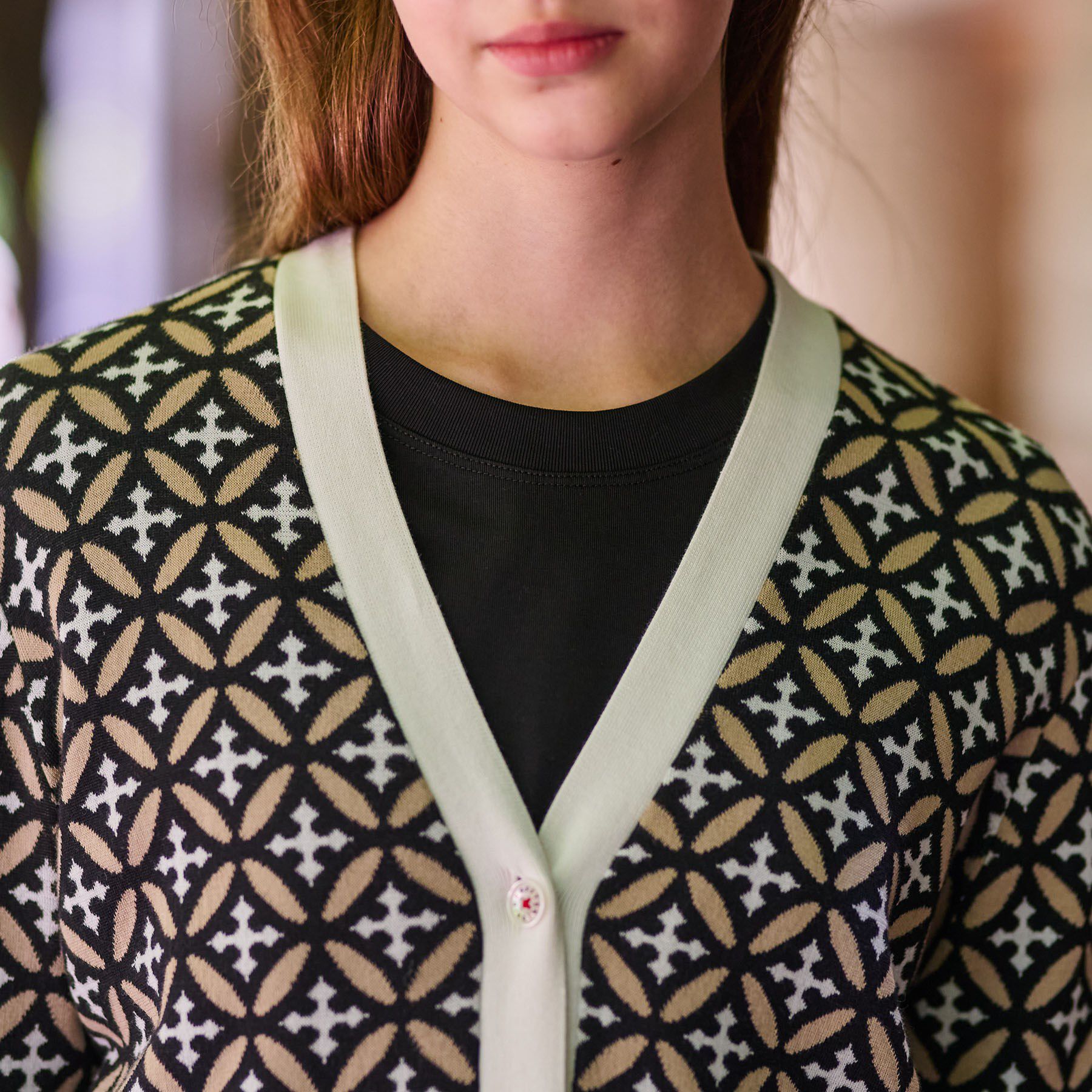 DRESSTERIOR「オーバーラップサークルVネックカーディガン」|カーディガン|