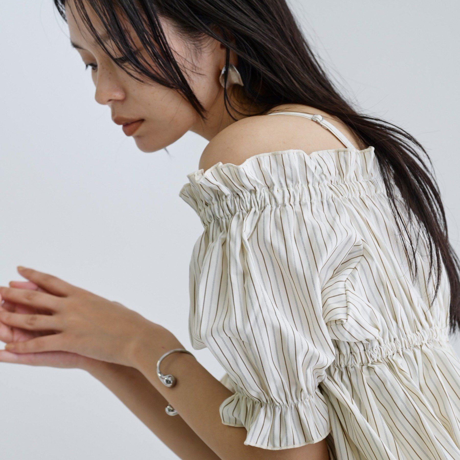 GALLEST「【一部店舗限定】オフショルシャーリングブラウス」|シャツ・ブラウス|