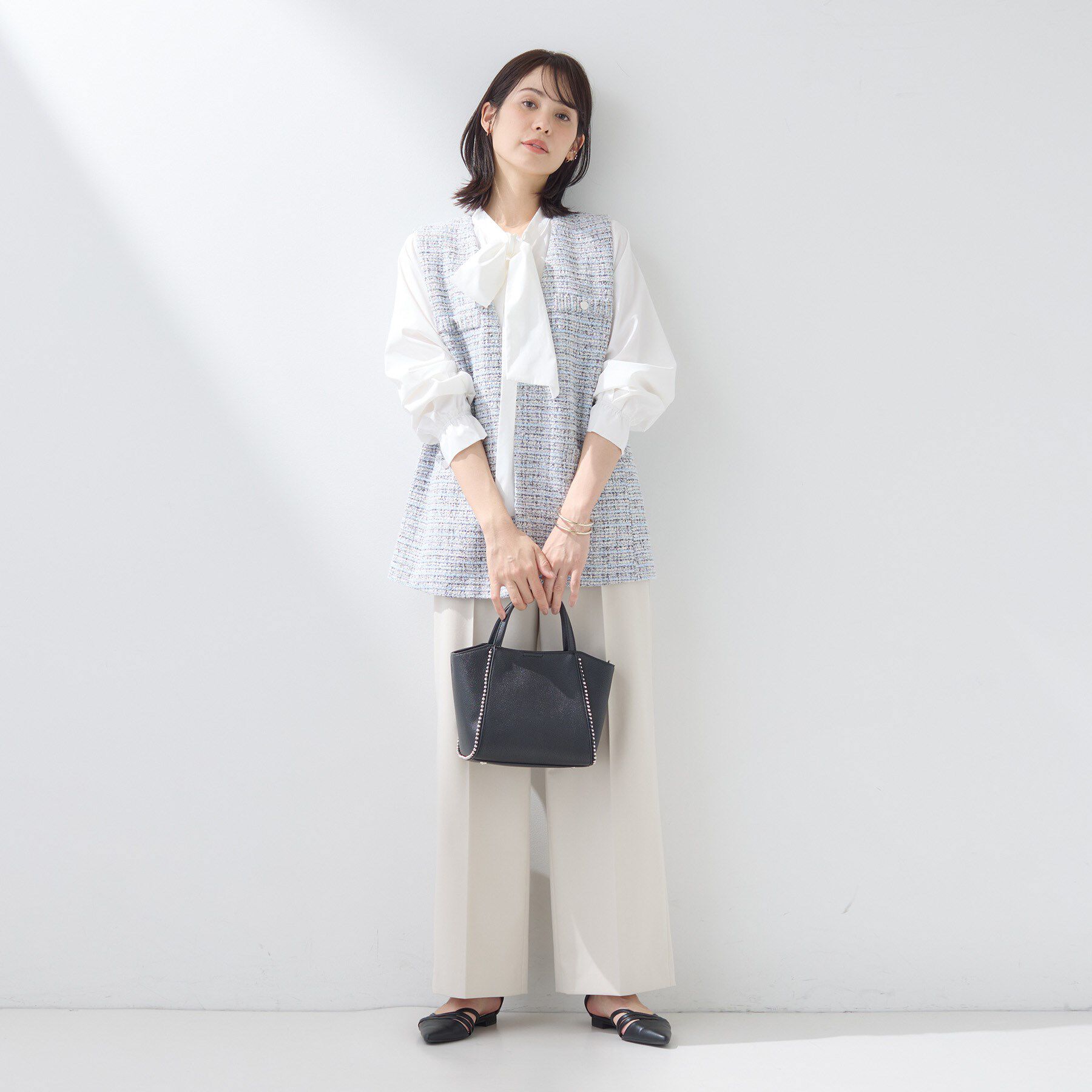 INDIVI「【ミドルサイズ／合皮／ショルダー付】スタッズ風メタルバッグ」|ショルダー・メッセンジャー|