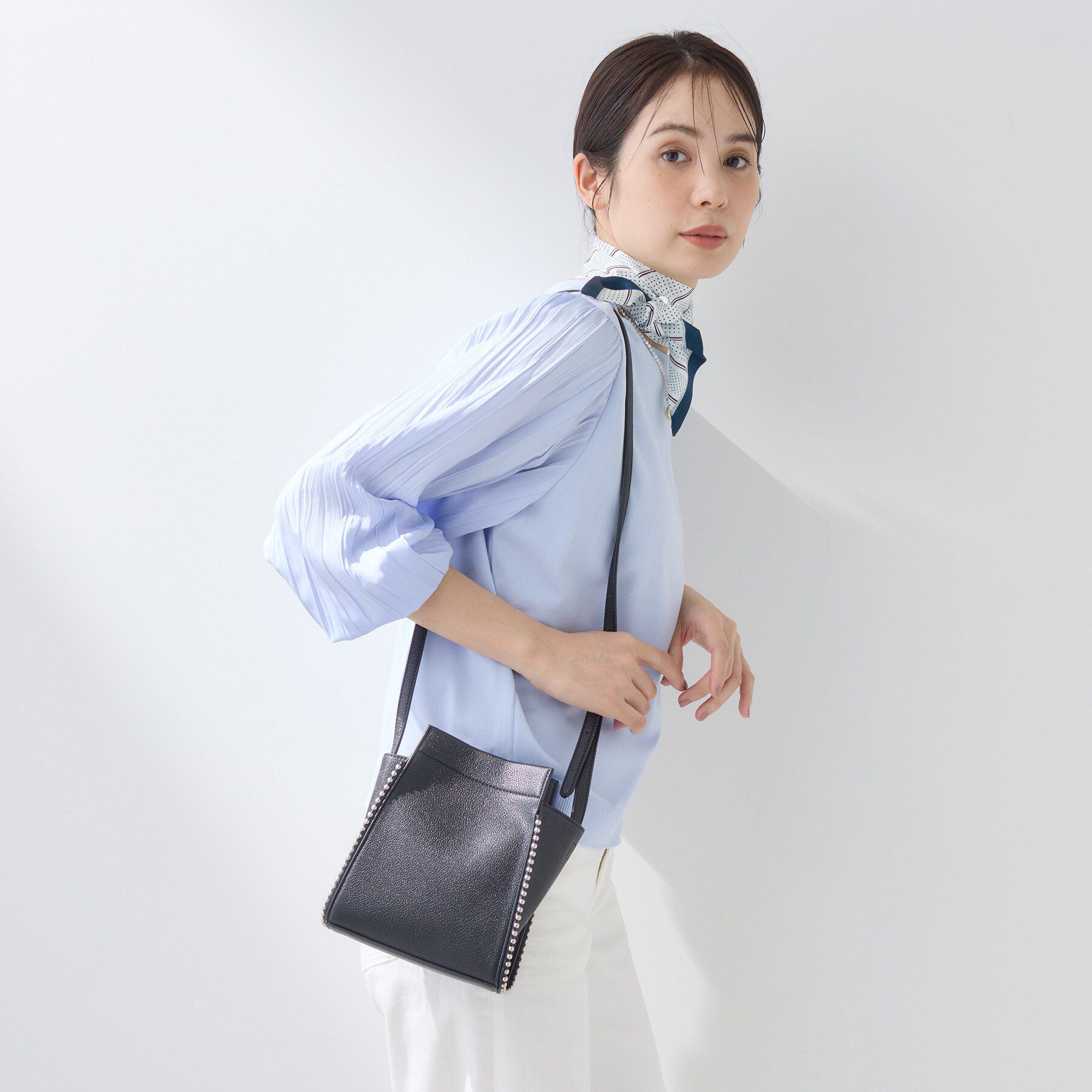 INDIVI「【合皮】スタッズ風メタルポシェットバッグ」|ショルダー・メッセンジャー|