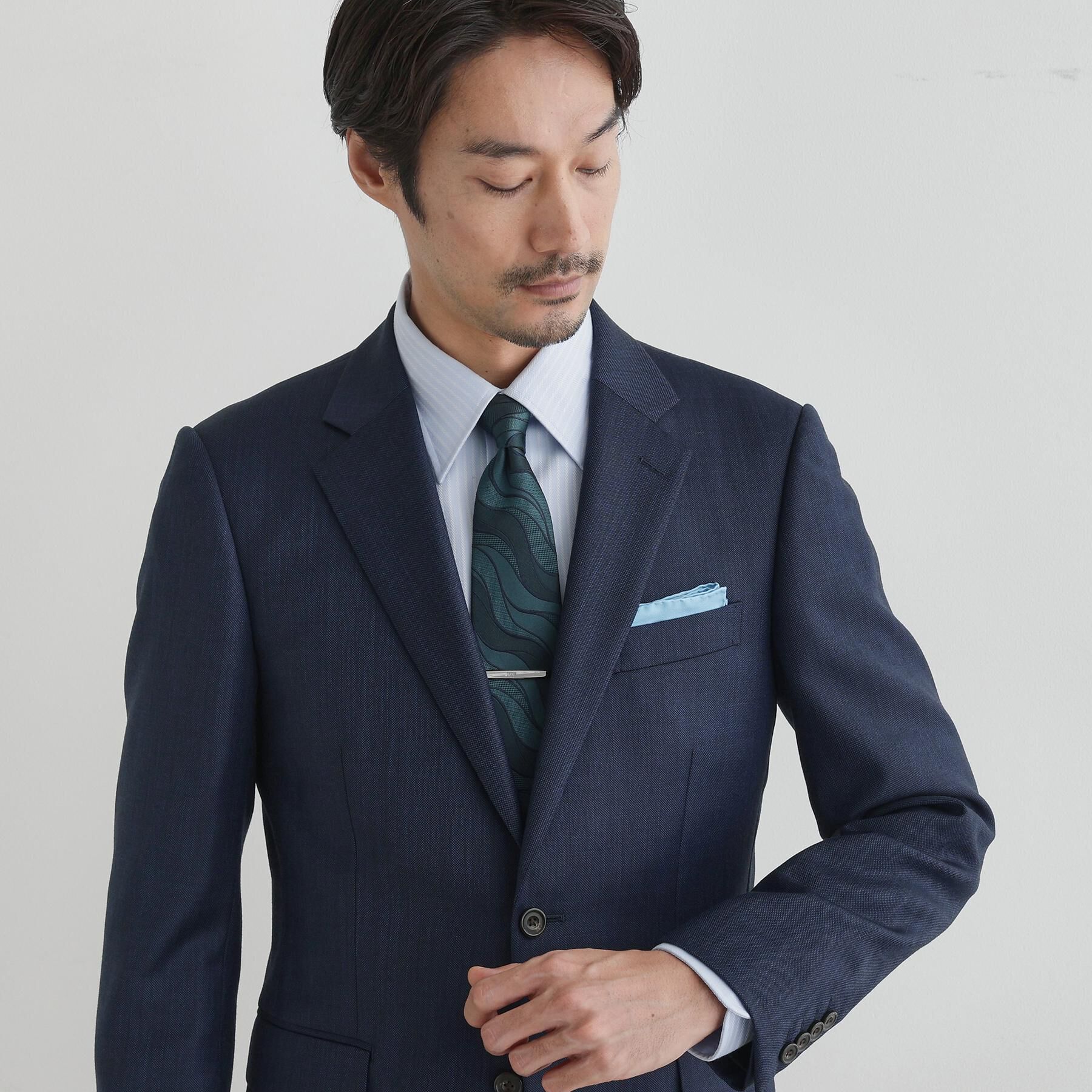 TAKEO KIKUCHI「テーパードタイバー ー 日本製の洗練された真鍮タイバー」|ネクタイピン・カフスボタン|