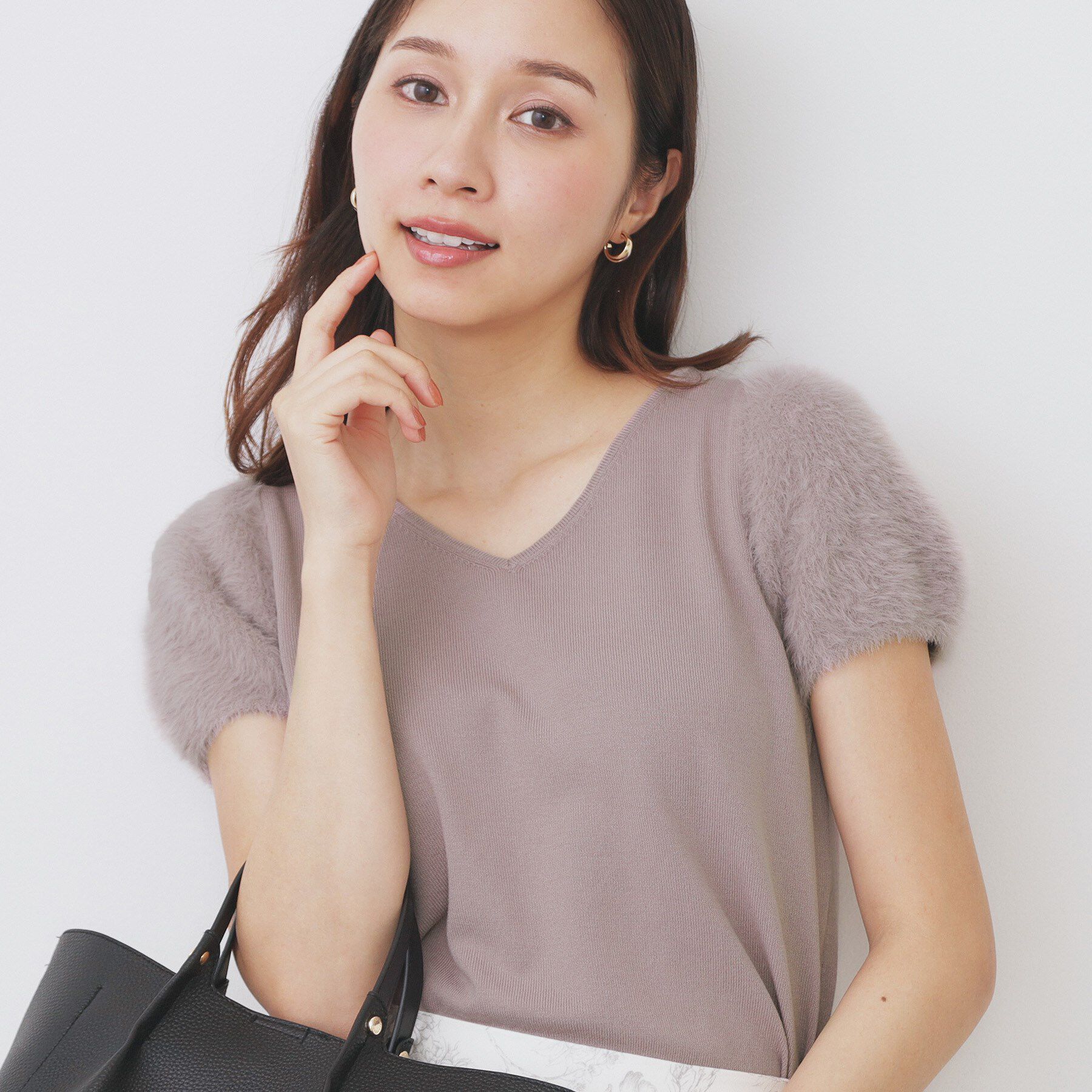 index「《6色展開》フェザーパフスリーブVネックニット【洗濯機洗い可】」|ニット・セーター|