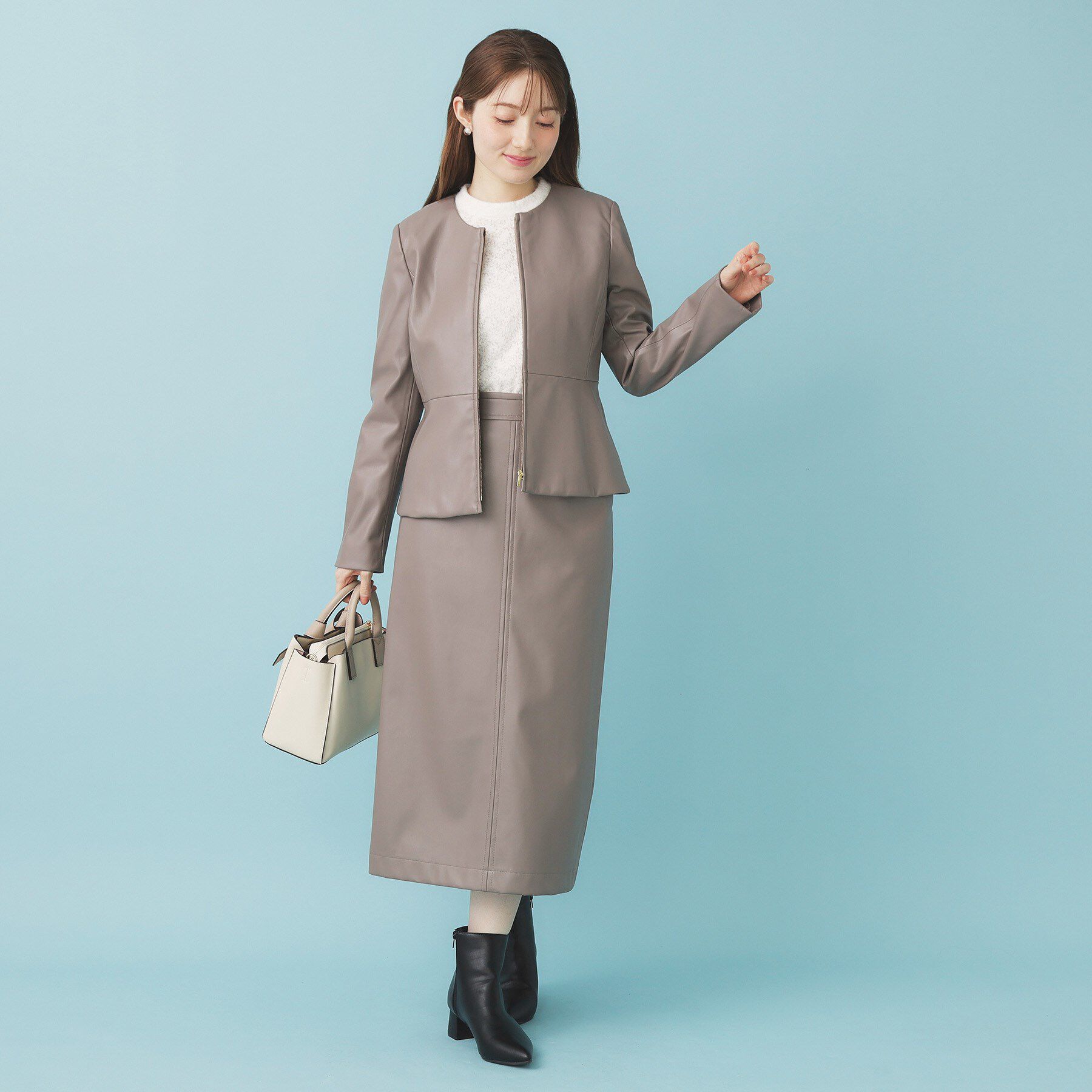 index「レザー調ストレッチペプラムジャケット【洗える】」|ノーカラージャケット|