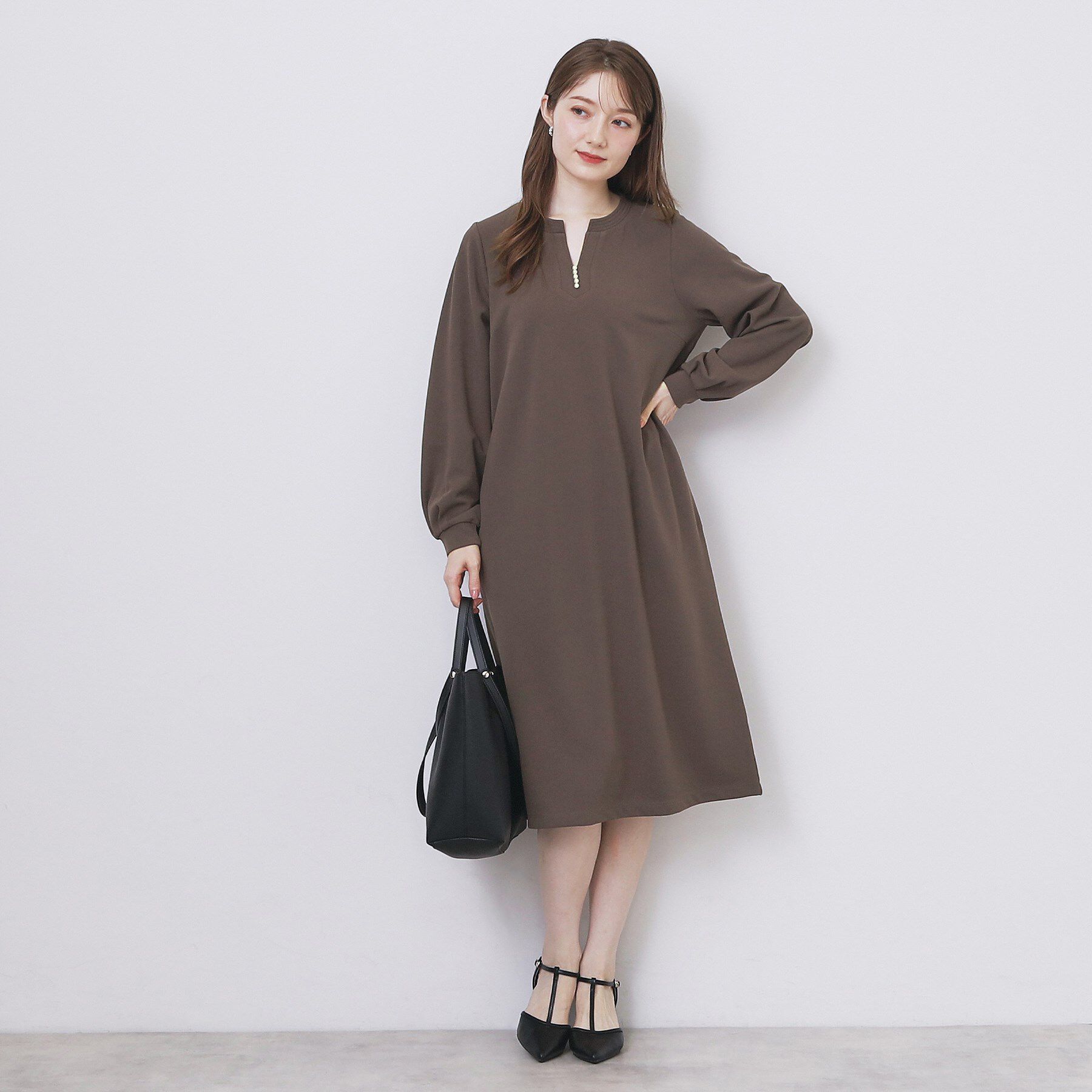 index「パール調ボタン付きキーネックワンピース【洗濯機OK】《S～3L》」|ワンピース|