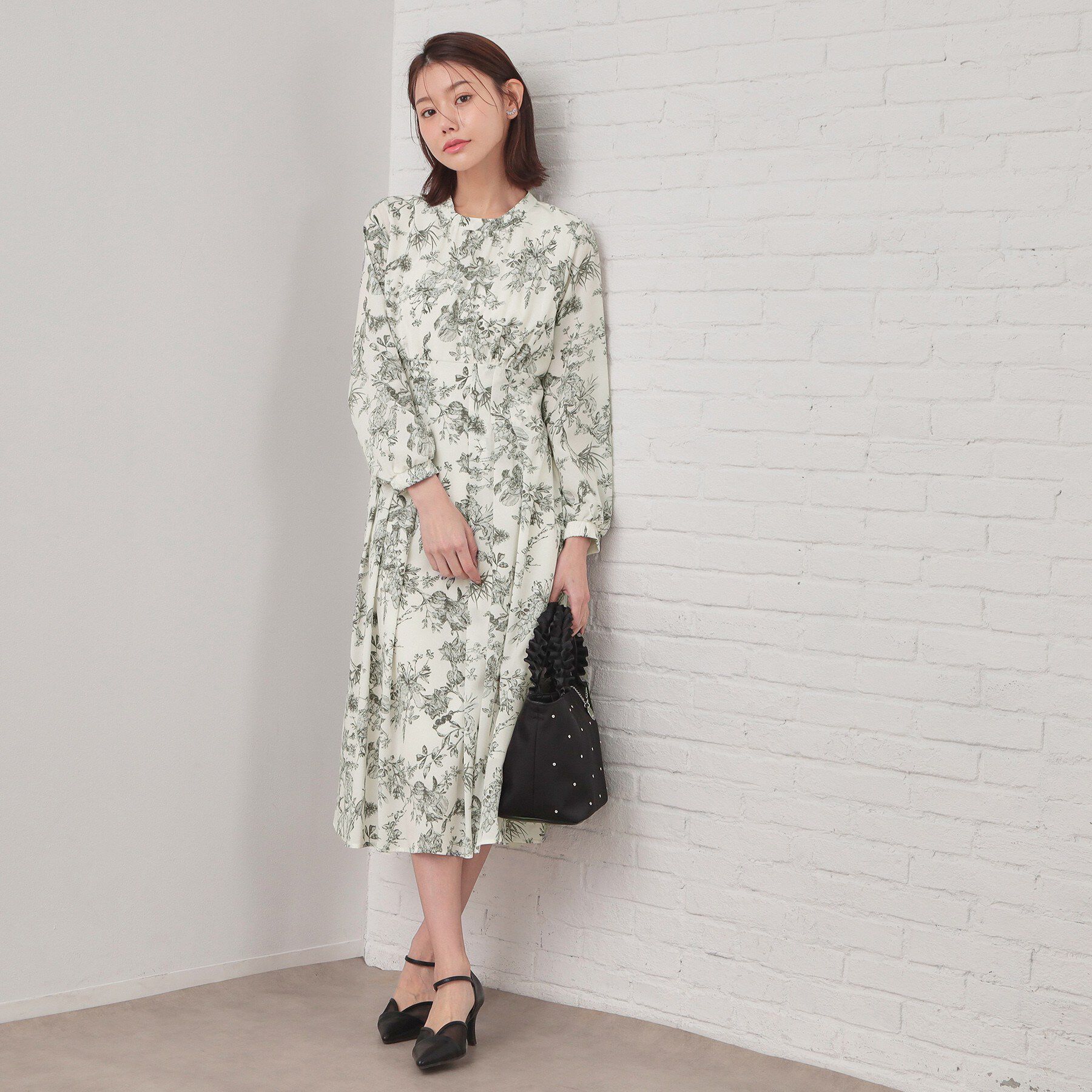 index「フラワーハイネックタックワンピース【洗濯機OK/イージーアイロン/防シワ】」|ワンピース|