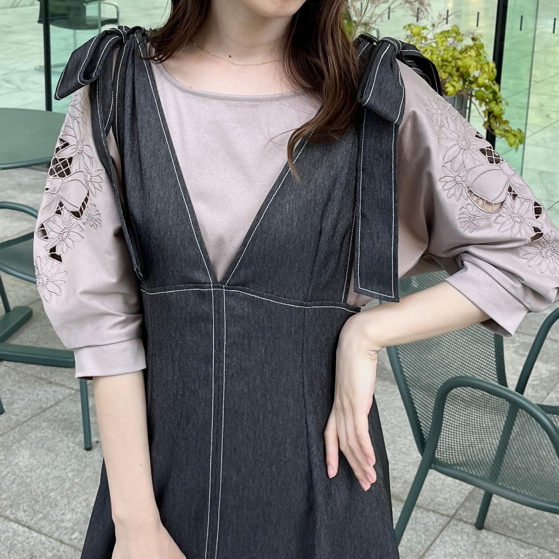 Couture broach「【接触冷感・洗える・UV機能付き・二の腕カバー】デイジー＆リボン エンブロドルマントップス」|Tシャツ・カットソー|