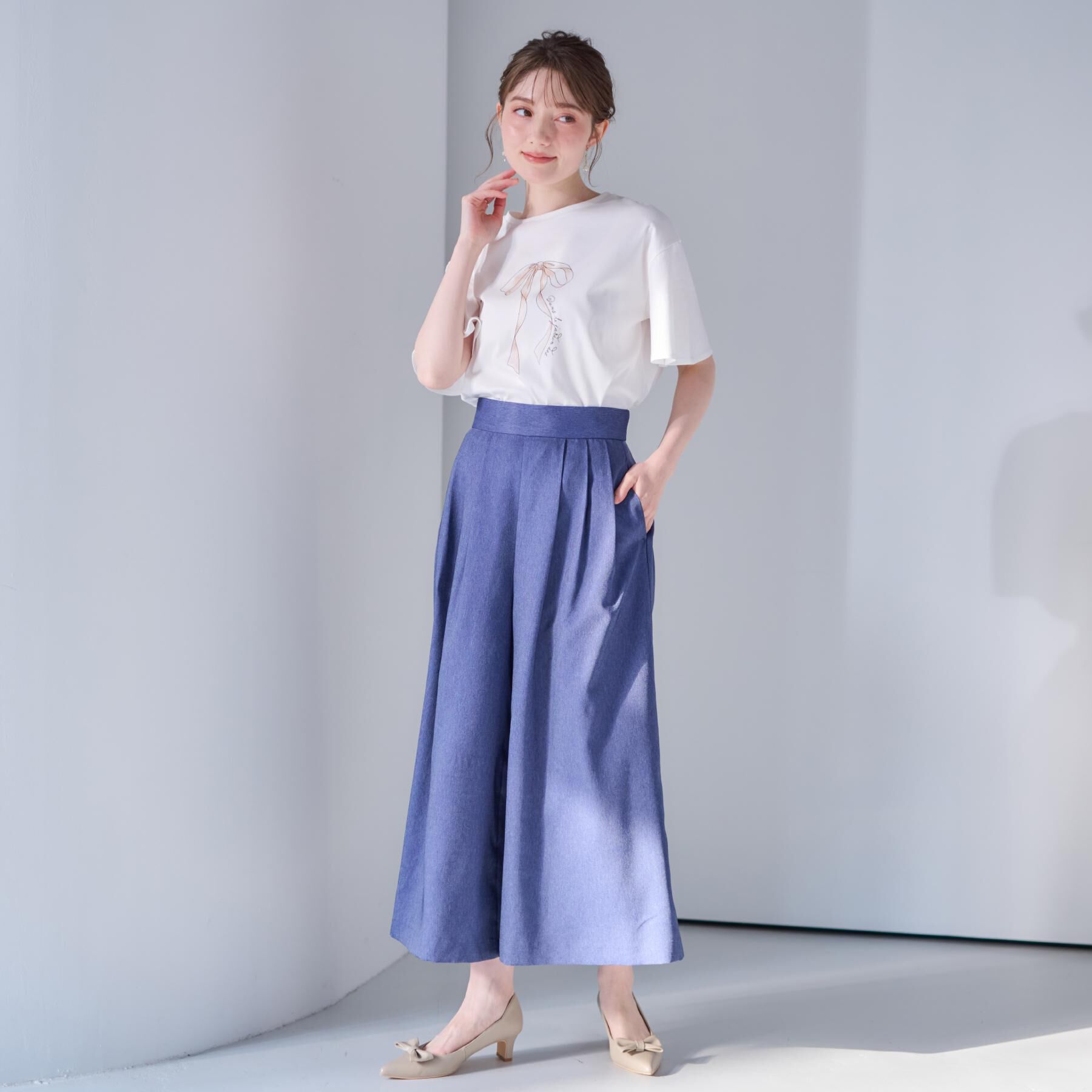 Couture broach「【マシンウォッシャブル・接触冷感・UV機能】60リボンロゴプリント フレアーT」|Tシャツ・カットソー|