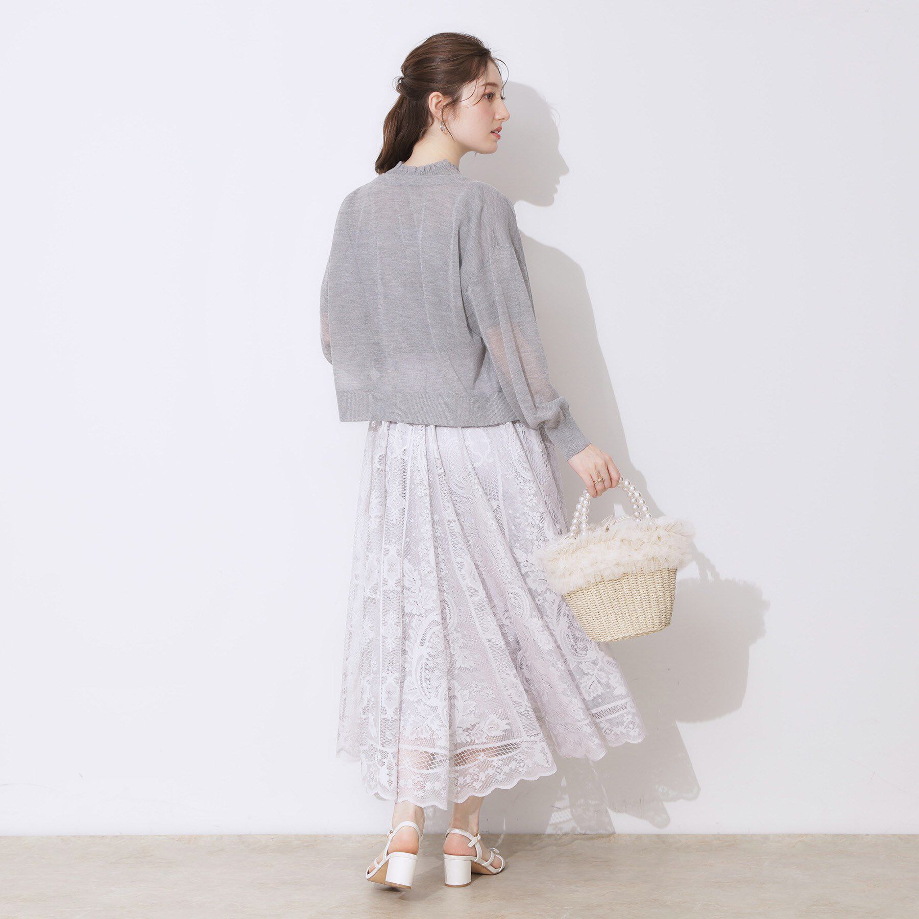 Couture broach「【上品な透け感・通勤】ダブルパール調釦シアーカーディガン」|カーディガン|